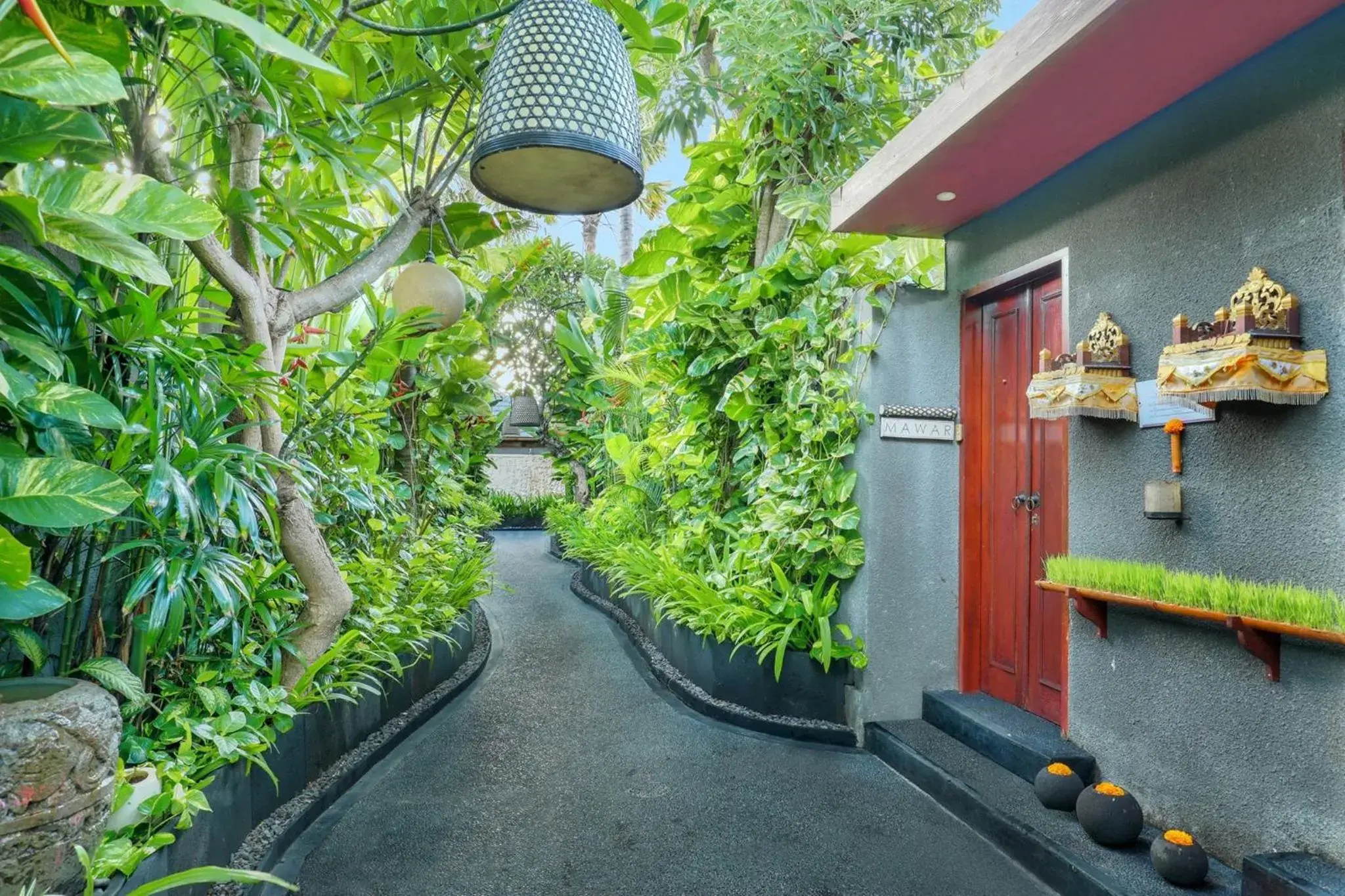 Facade/entrance in Seminyak Sanctuary Villa by Ini Vie Hospitality Facade/entrance in Seminyak Sanctuary Villa by Ini Vie Hospitality