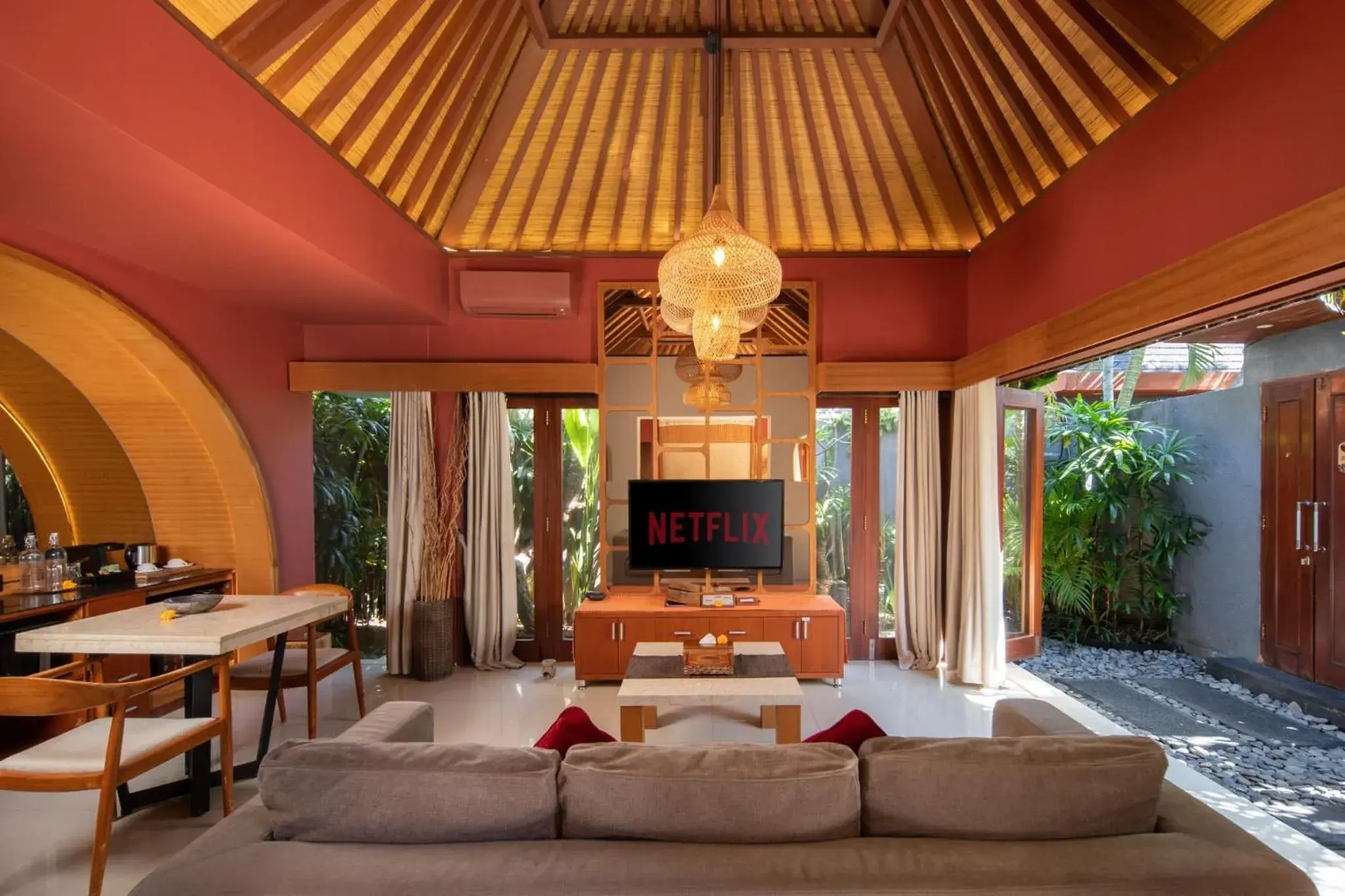Living room in Seminyak Sanctuary Villa by Ini Vie Hospitality Living room in Seminyak Sanctuary Villa by Ini Vie Hospitality