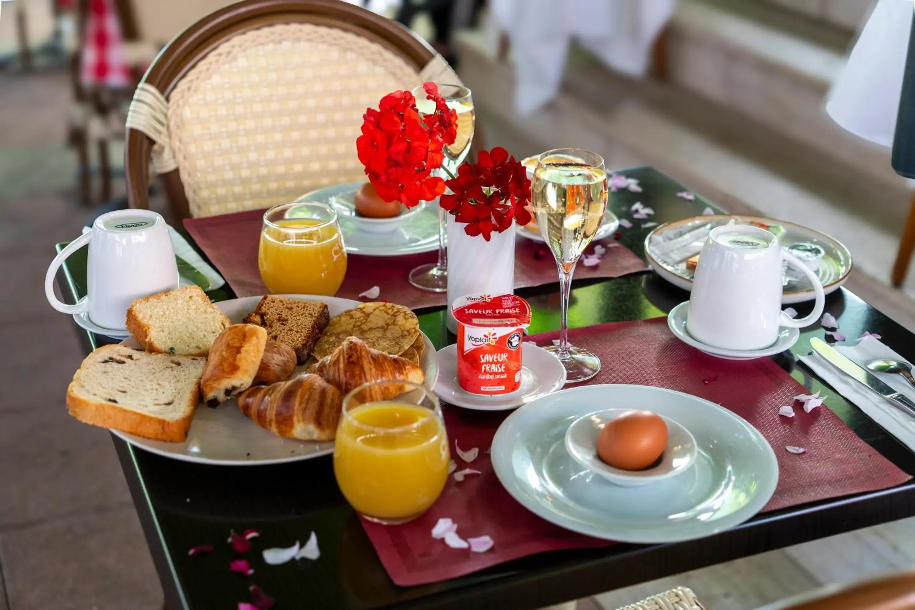 Breakfast in Hôtel du Parc, Restaurant, Spa & Wellness Breakfast in Hôtel du Parc, Restaurant, Spa & Wellness