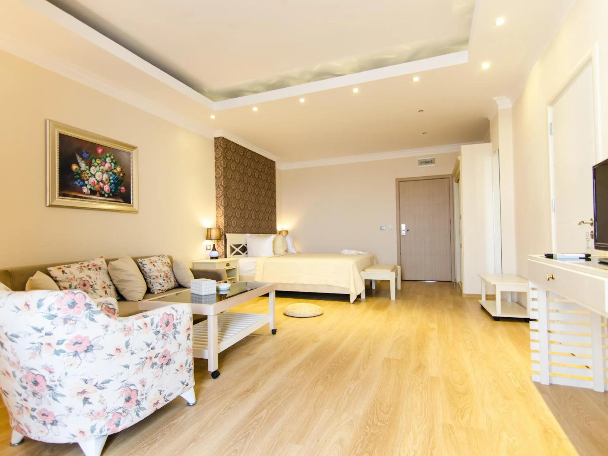 Photo of the whole room in Phoenicia Luxury Hotel