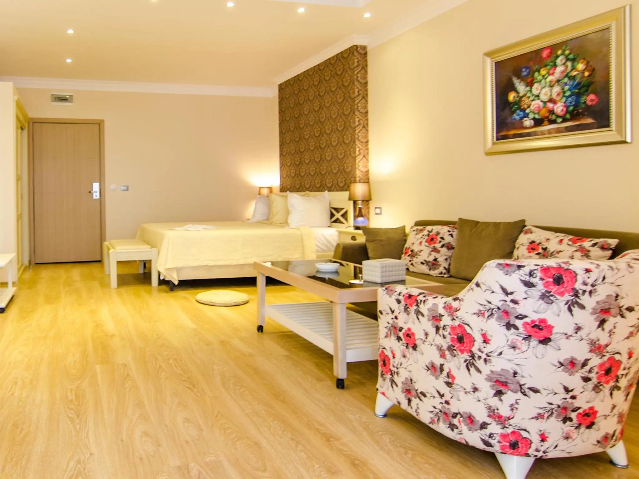 Photo of the whole room, Bed in Phoenicia Luxury Hotel