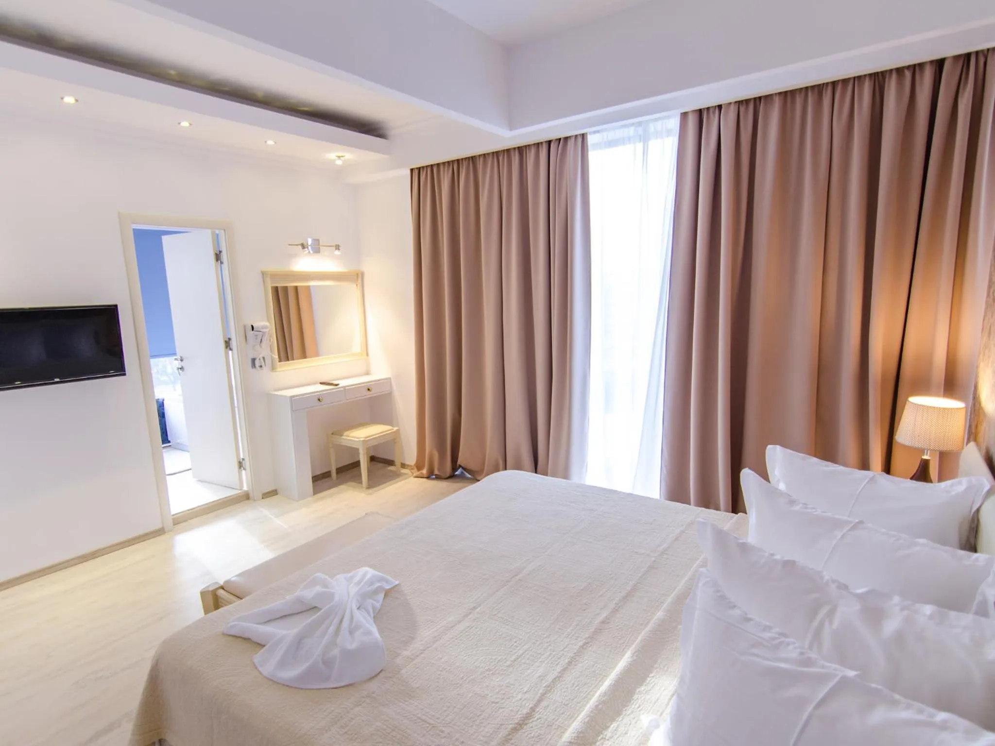 Photo of the whole room, Bed in Phoenicia Luxury Hotel