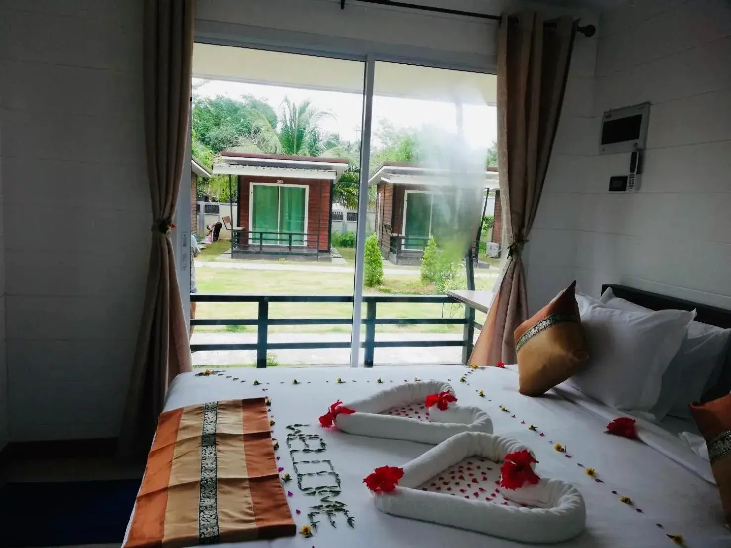 Standard King Room in Phumiphat resort Koh Mook Standard King Room in Phumiphat resort Koh Mook