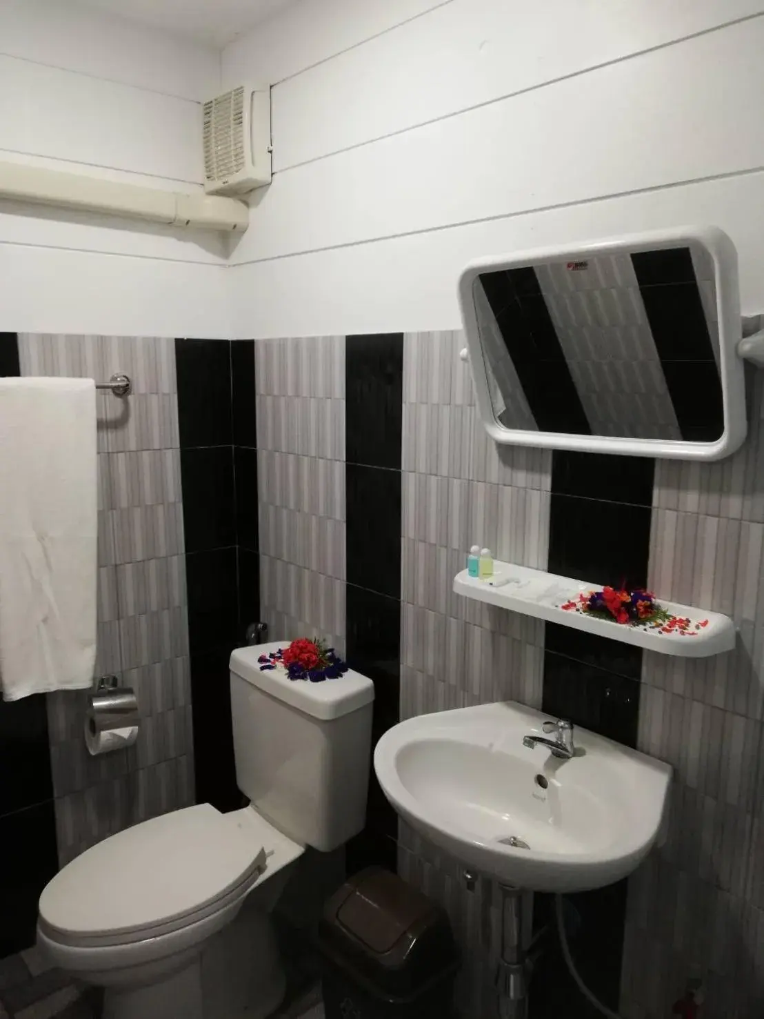 Deluxe Double Room with Balcony - single occupancy in Phumiphat resort Koh Mook Deluxe Double Room with Balcony - single occupancy in Phumiphat resort Koh Mook