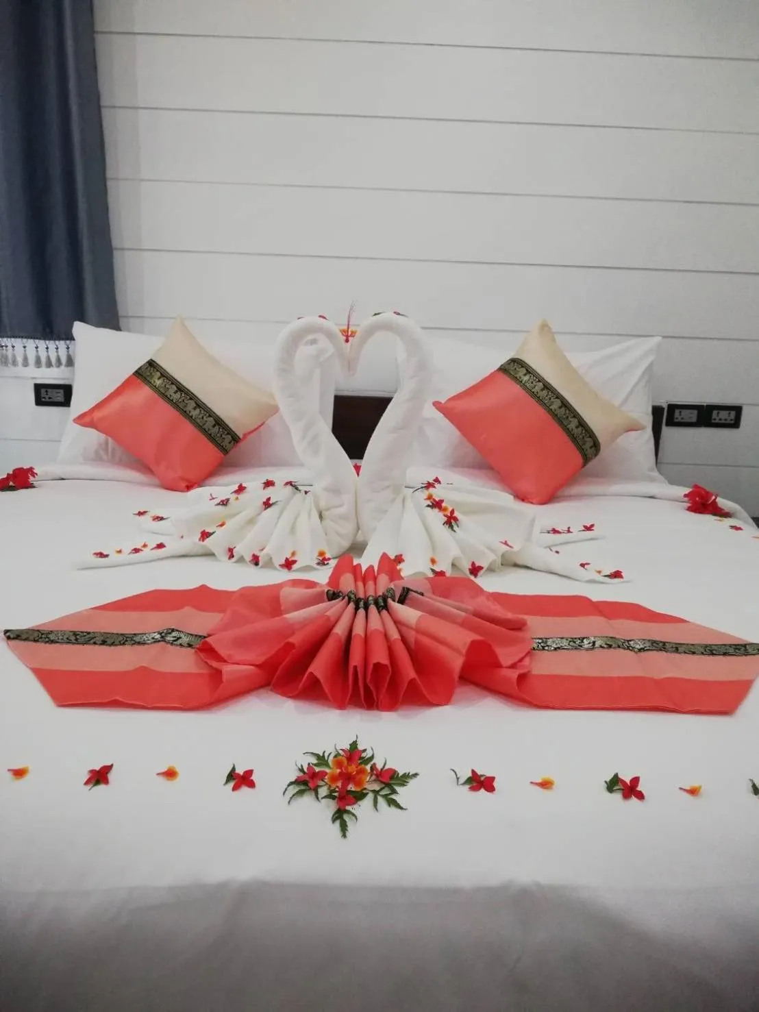 Bed in Phumiphat resort Koh Mook