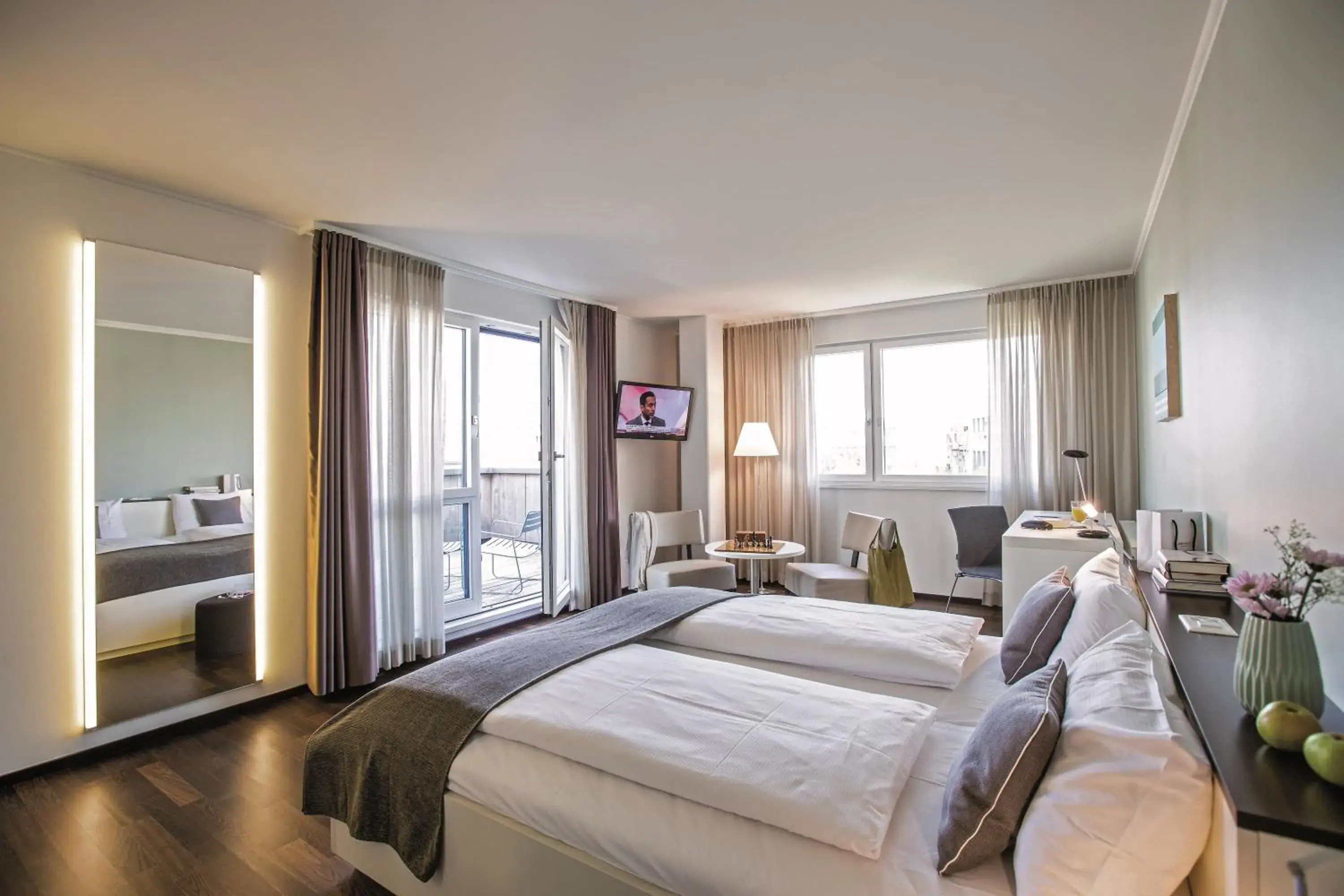 Photo of the whole room, Bed in THE FLAG Zürich Photo of the whole room, Bed in THE FLAG Zürich