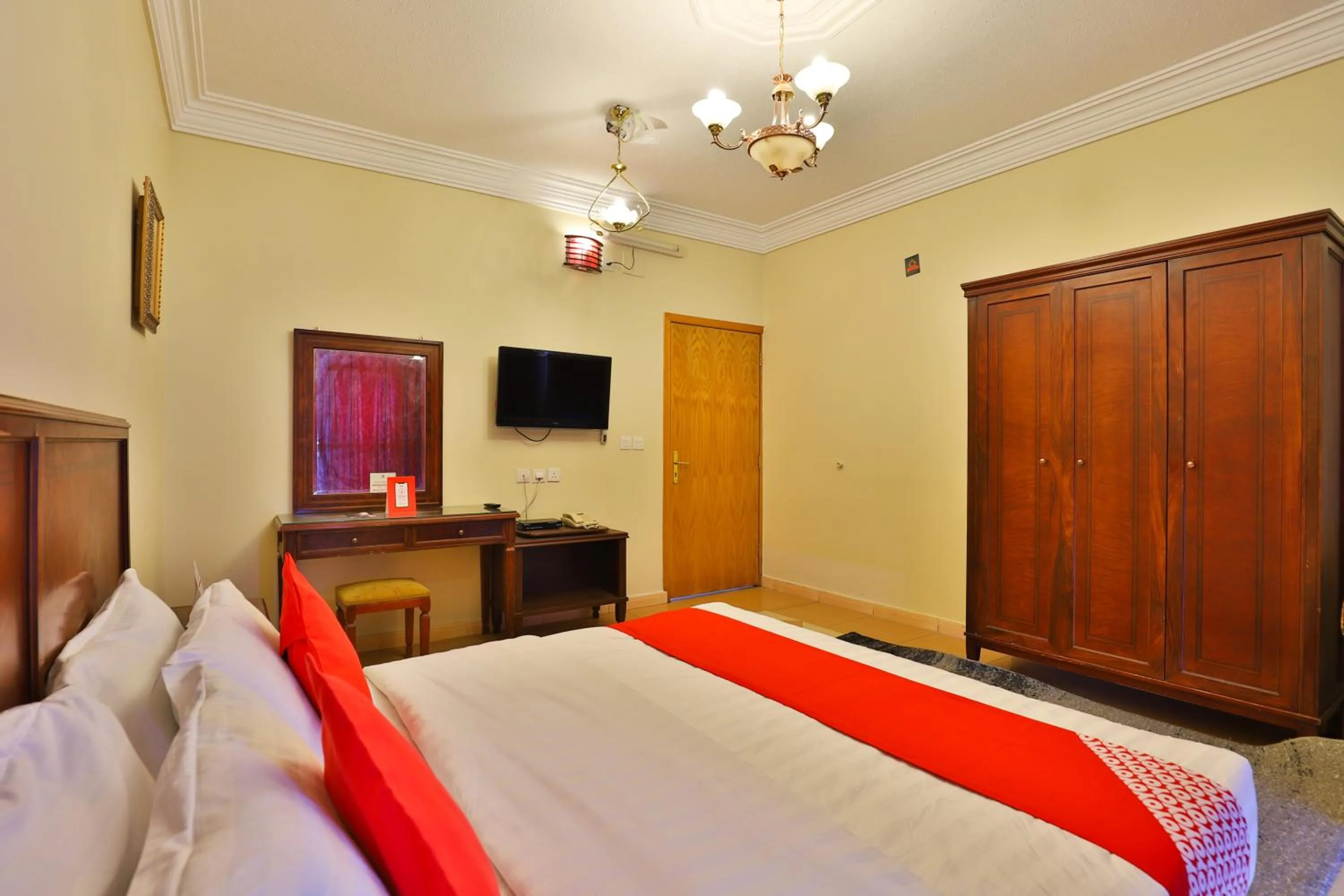 Bedroom, TV/Entertainment Center in OYO 369 Arwa Alqosor