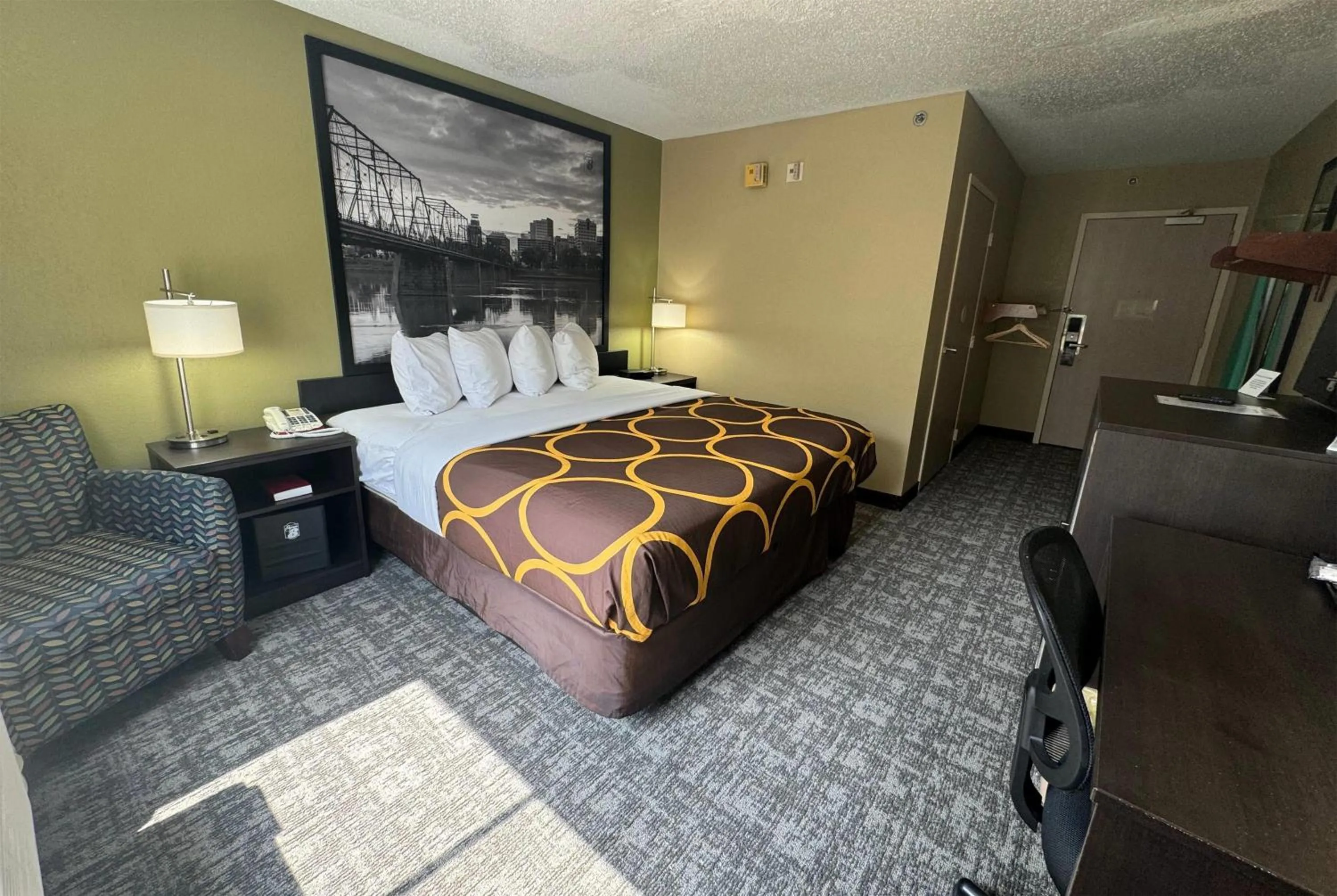 Photo of the whole room, Bed in Super 8 by Wyndham New Cumberland