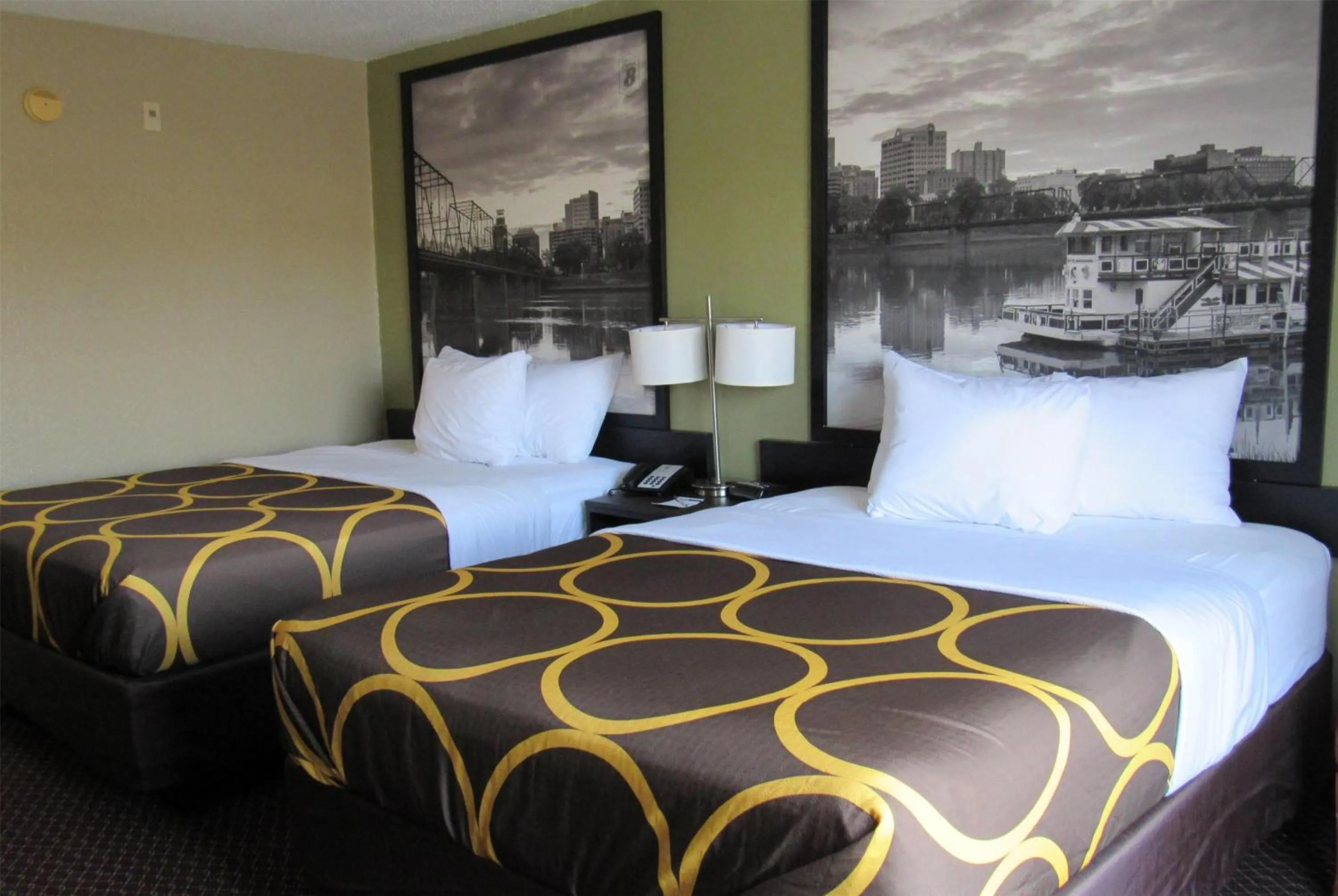 Photo of the whole room, Bed in Super 8 by Wyndham New Cumberland