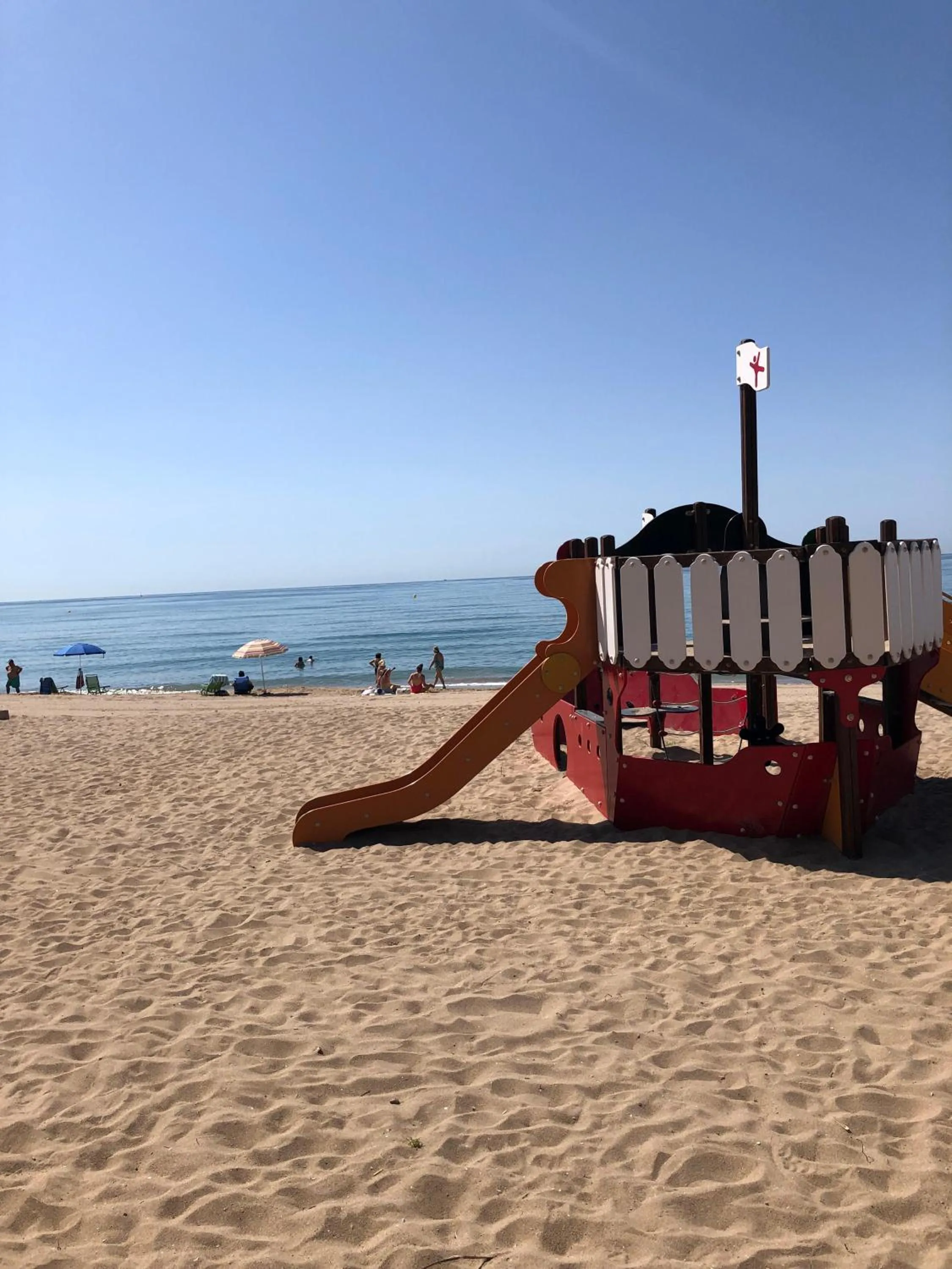Children play ground in Face à La Mer
