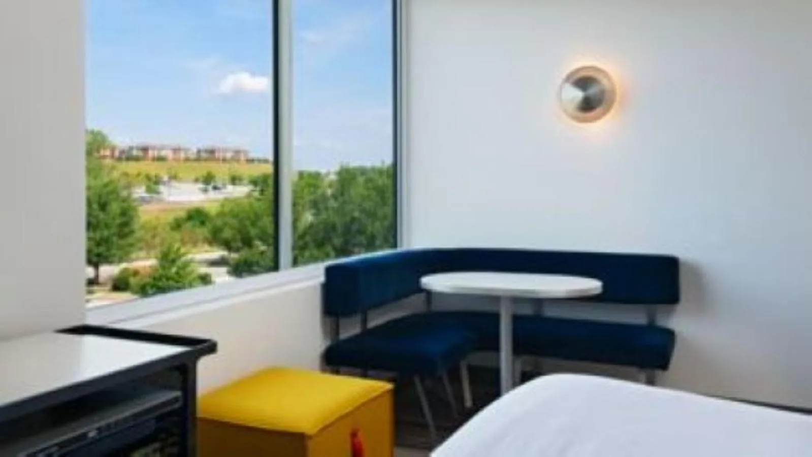 View (from property/room), Bed in Aloft Omaha West