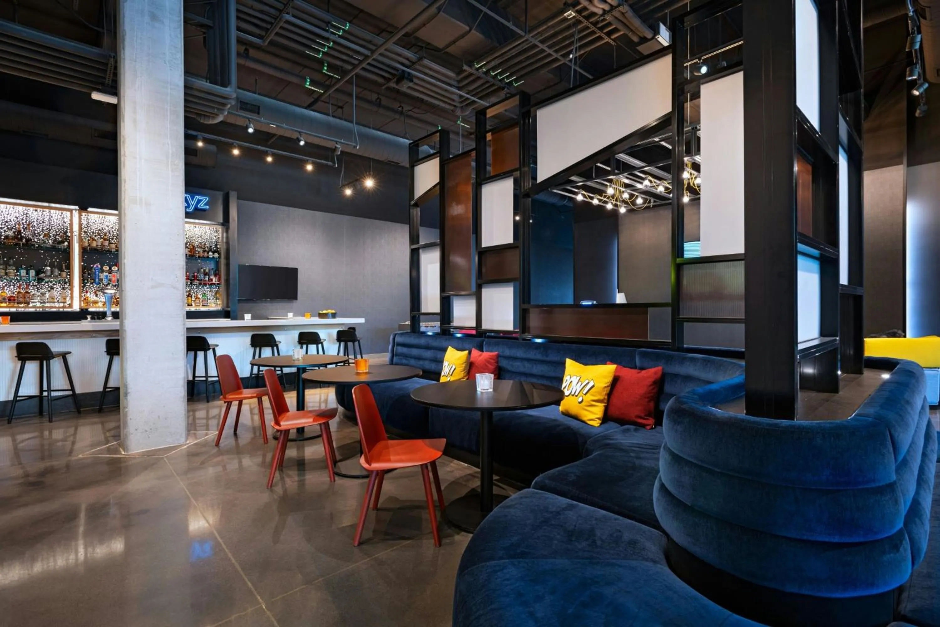 Lounge or bar in Aloft Omaha West