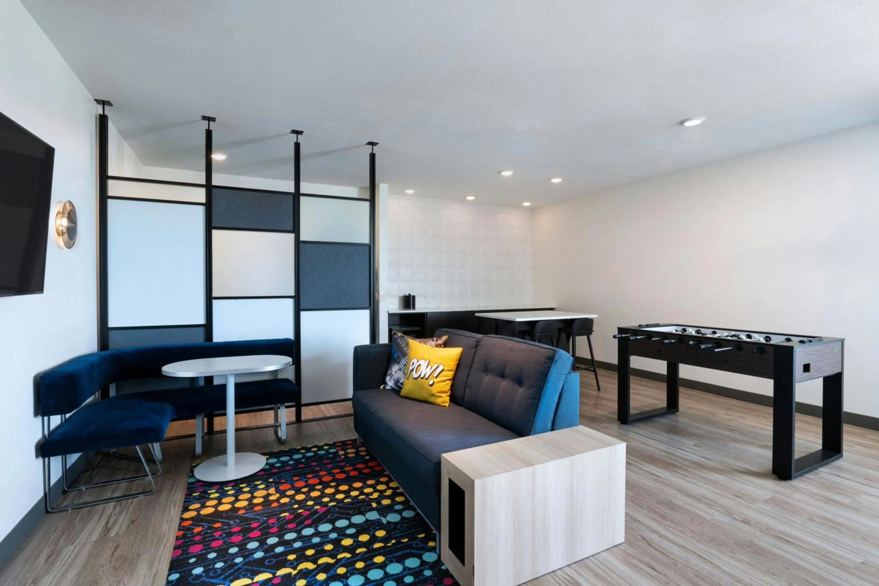 Living room in Aloft Omaha West