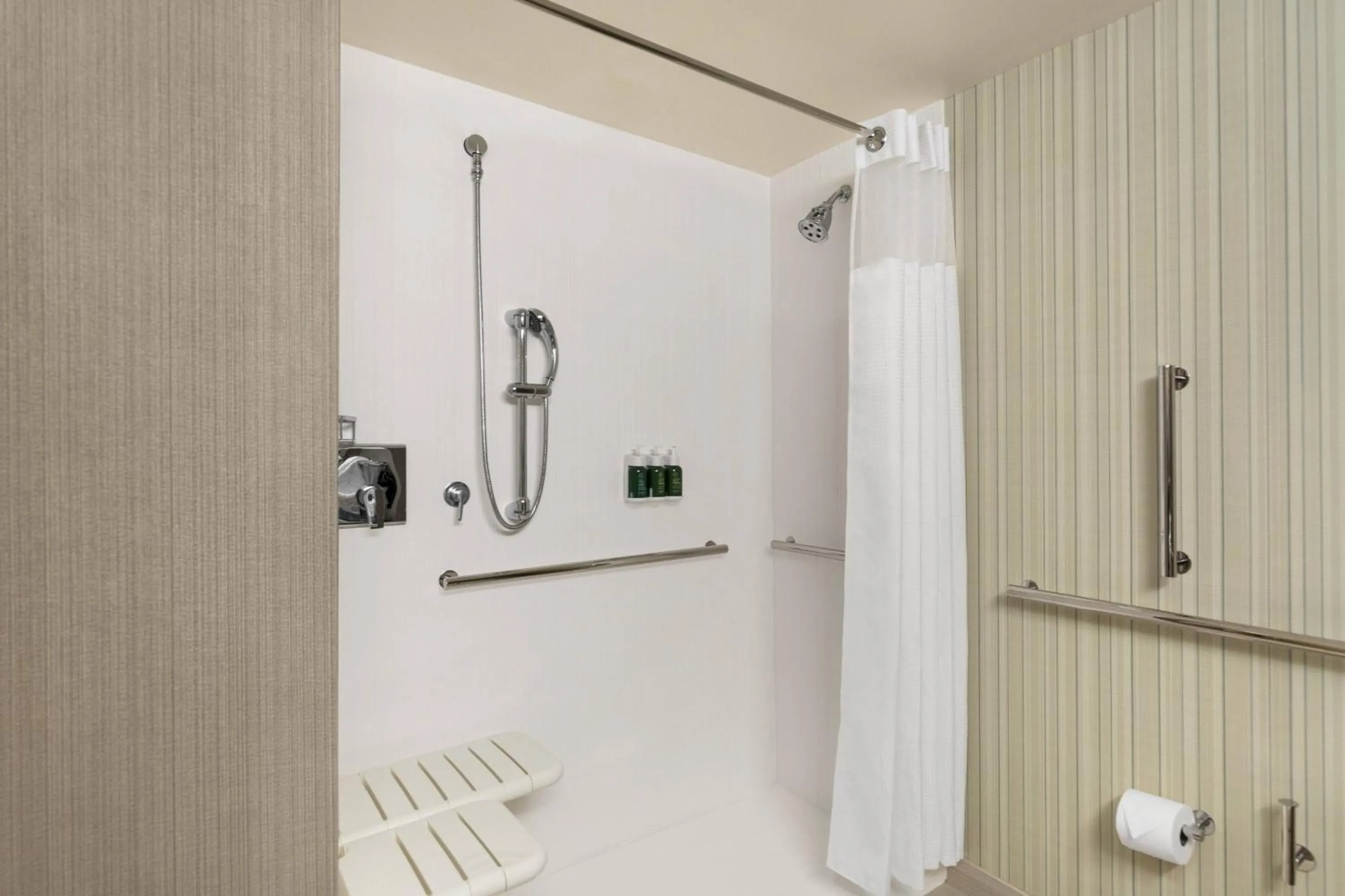 Bathroom in Courtyard by Marriott Seattle Northgate