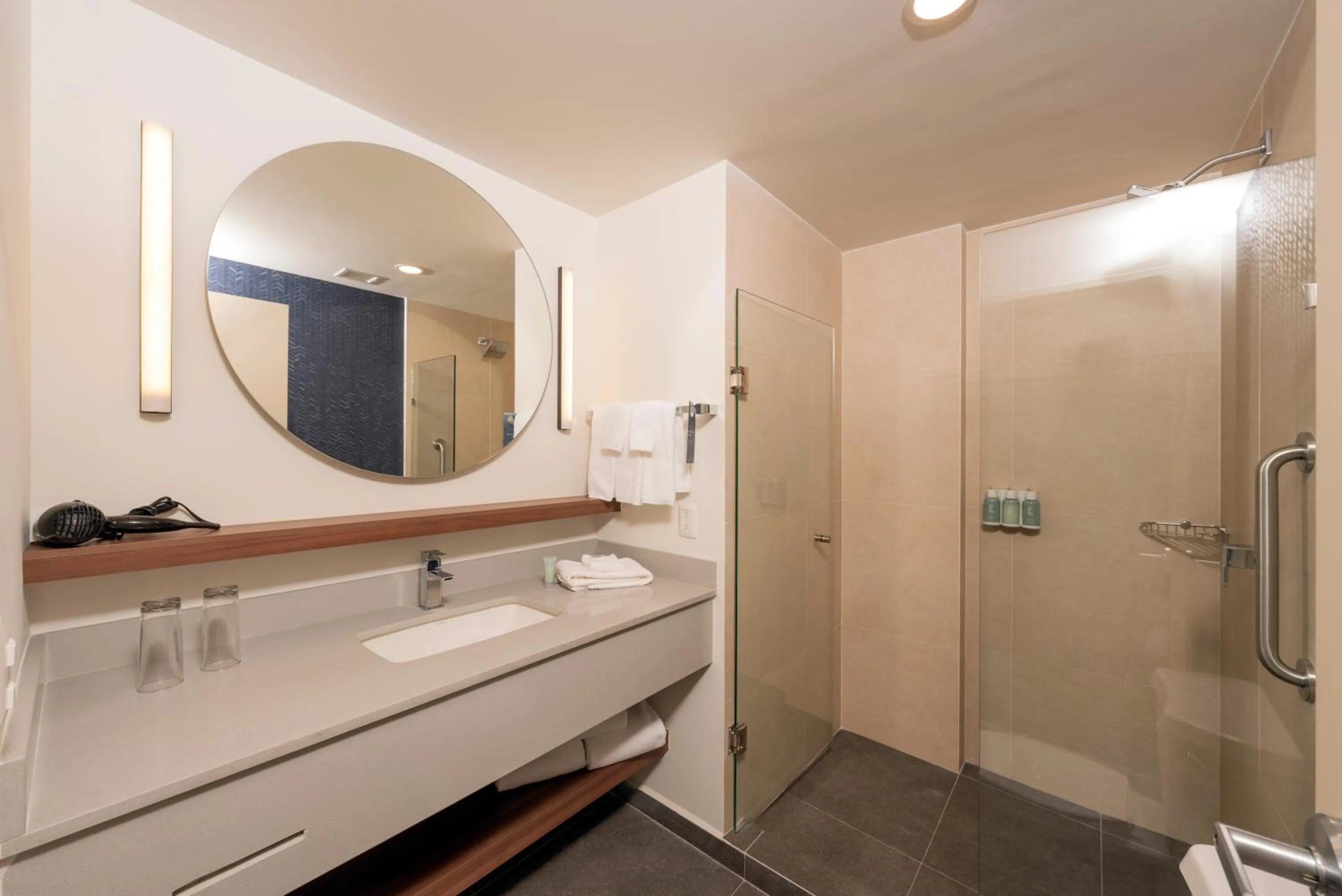 Shower in Fairfield by Marriott Inn & Suites San Luis Potosi