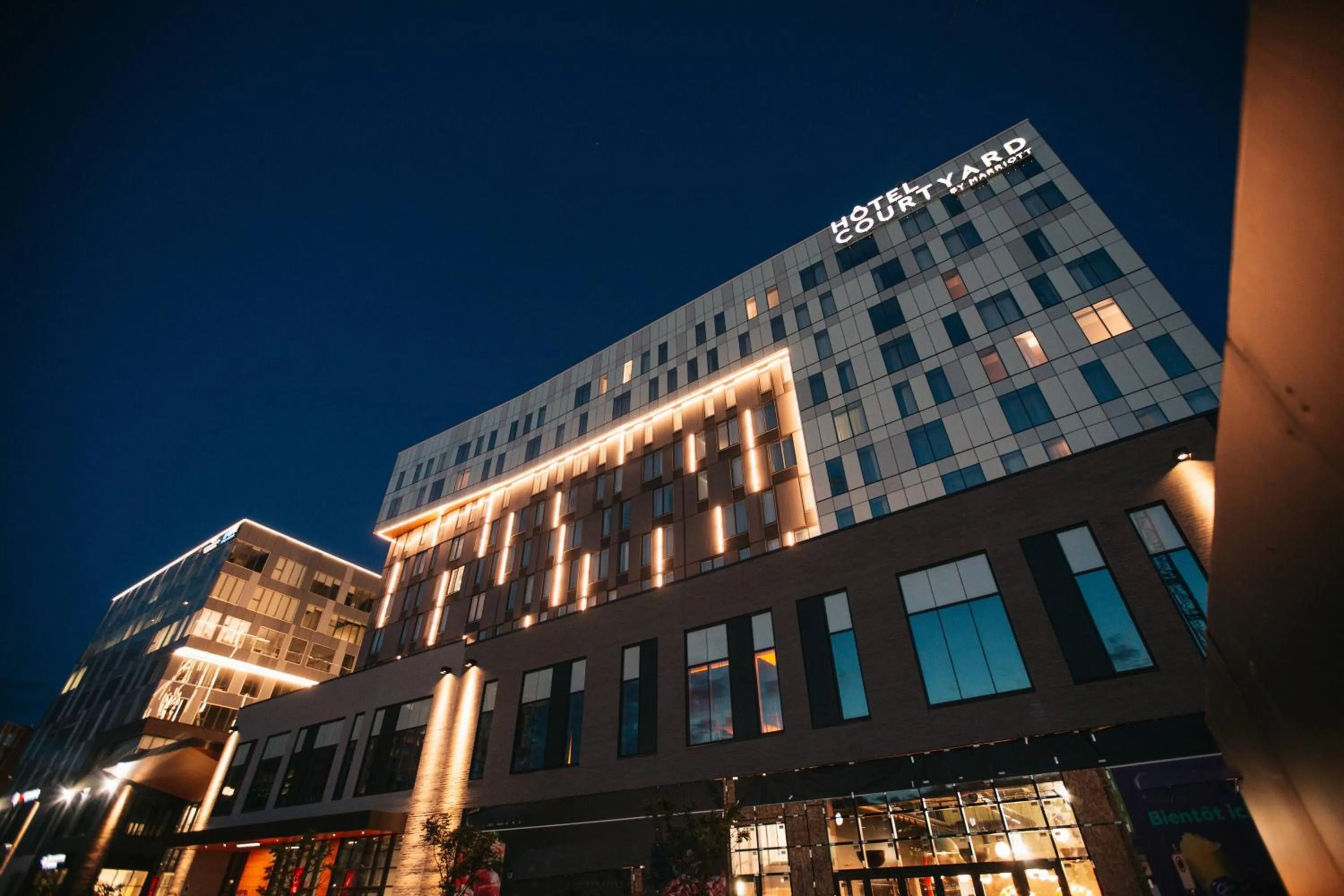 Property building in Courtyard by Marriott Montreal Brossard