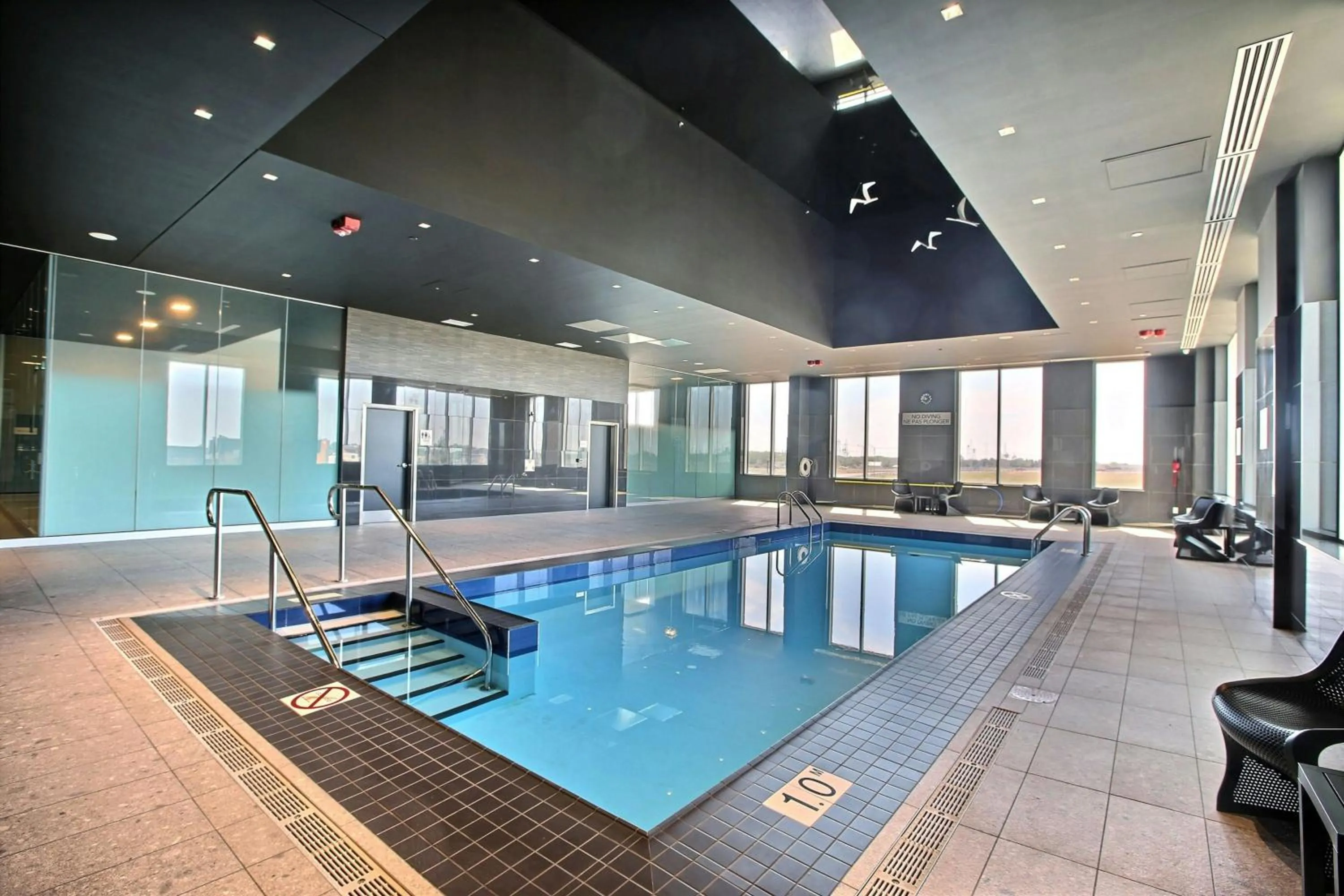 Swimming pool in Courtyard by Marriott Montreal Brossard