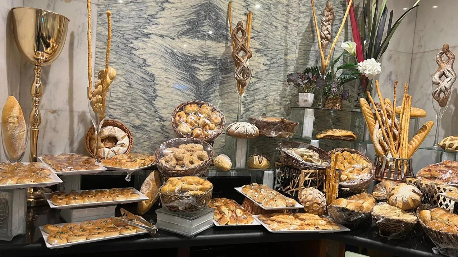 Food and drinks in Maysan Al Mashaer Hotel