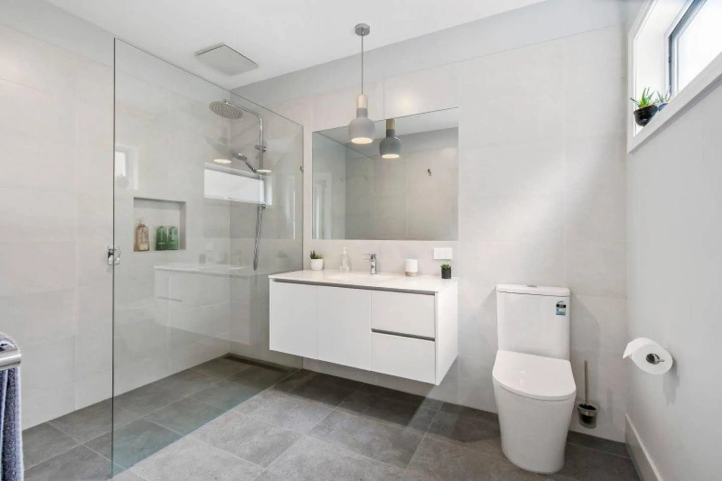 Kitchen or kitchenette in HALE KUPA Rye Beach House Spa Table Tennis