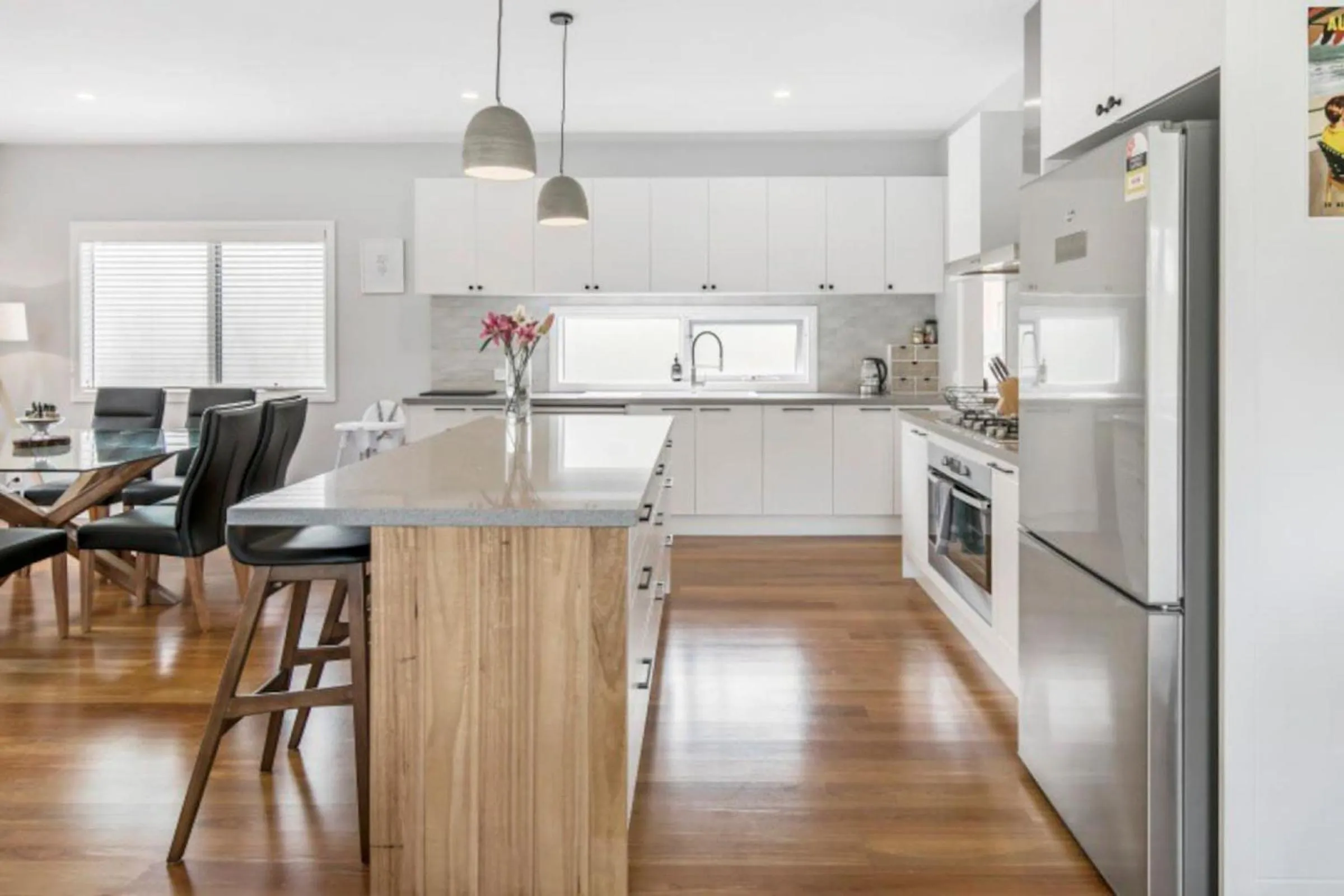 Kitchen or kitchenette in HALE KUPA Rye Beach House Spa Table Tennis