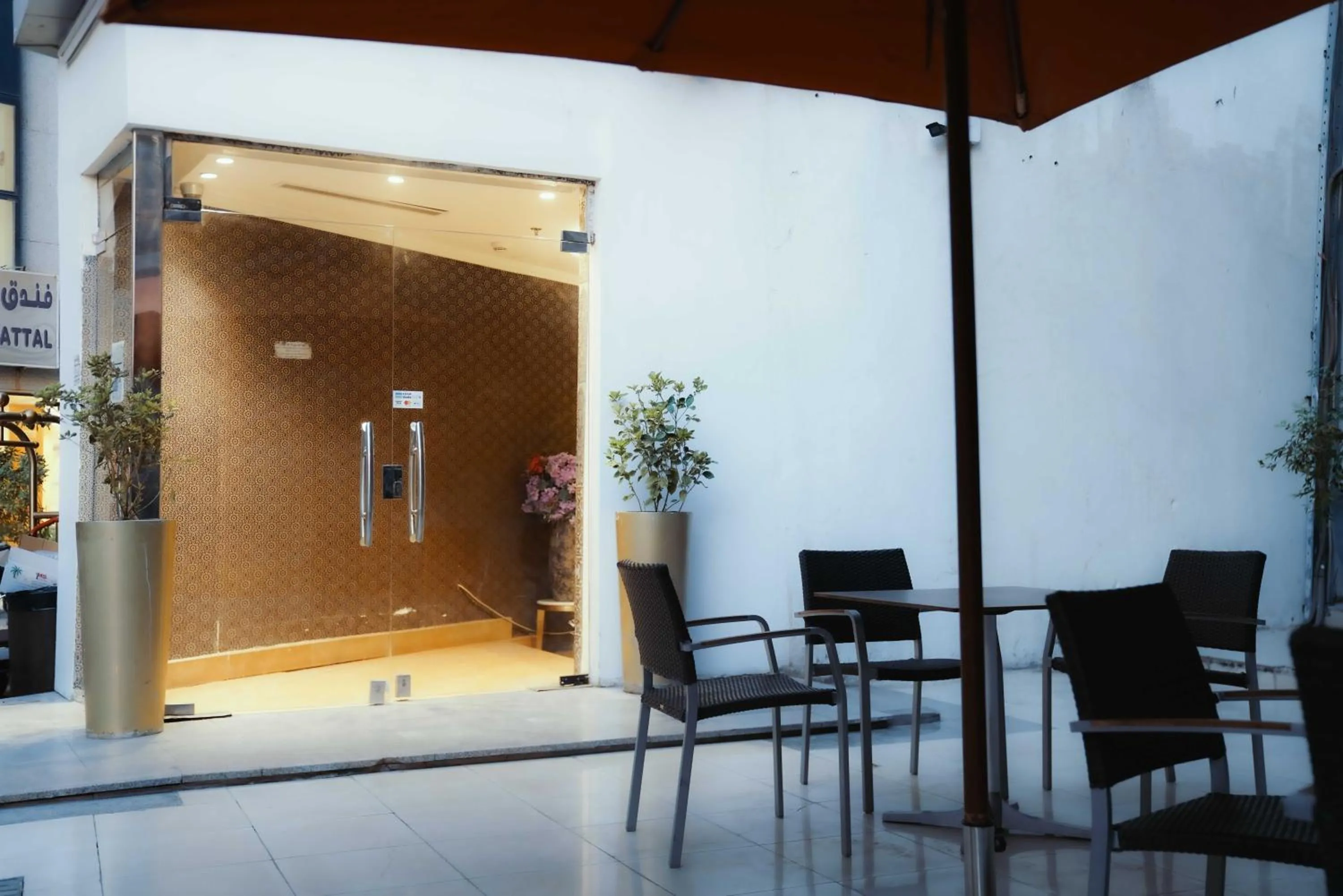 Property building in Nour Althuria Hotel - Elaf Almaqam