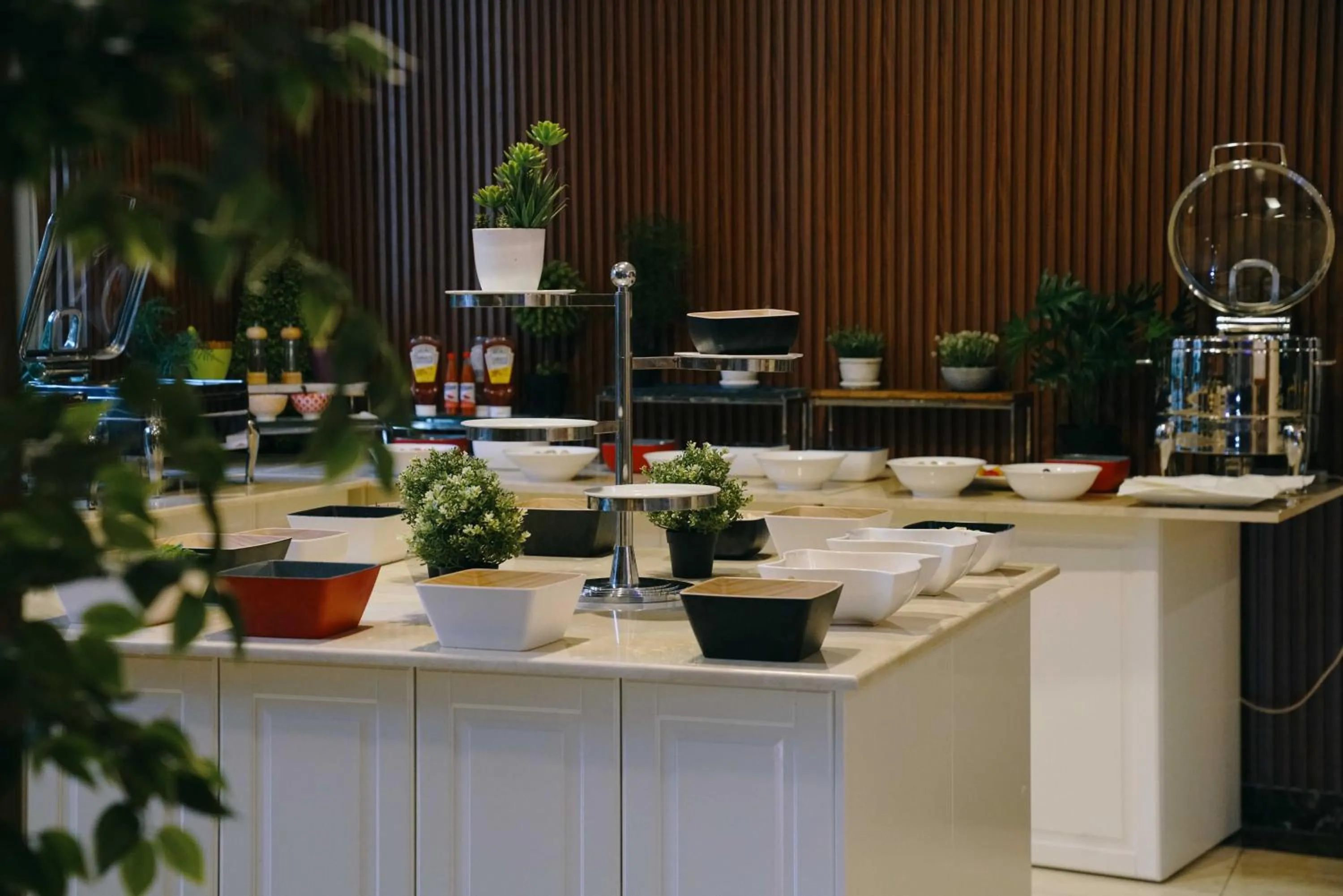 Restaurant/places to eat in Nour Althuria Hotel - Elaf Almaqam