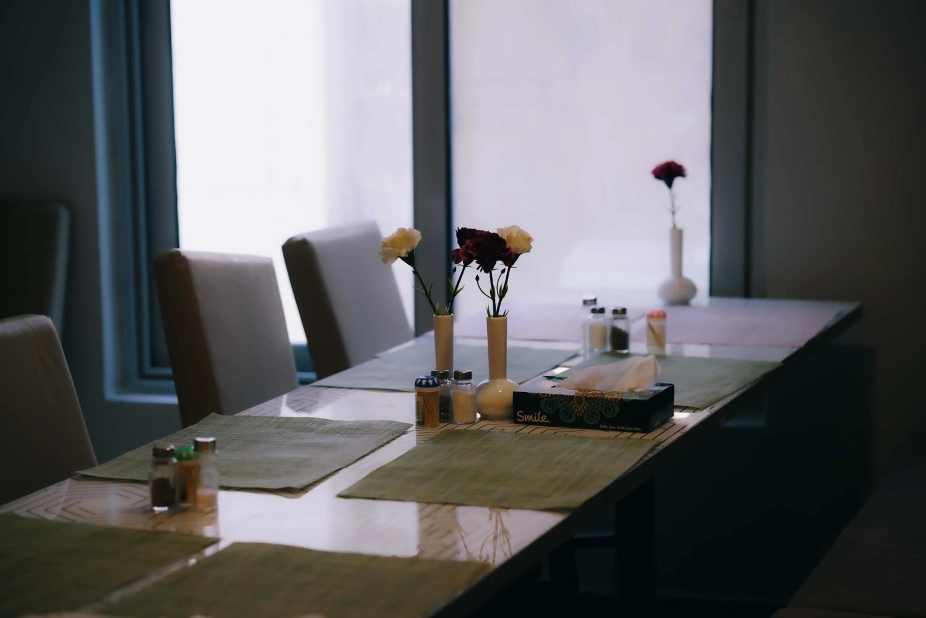 Restaurant/places to eat in Nour Althuria Hotel - Elaf Almaqam