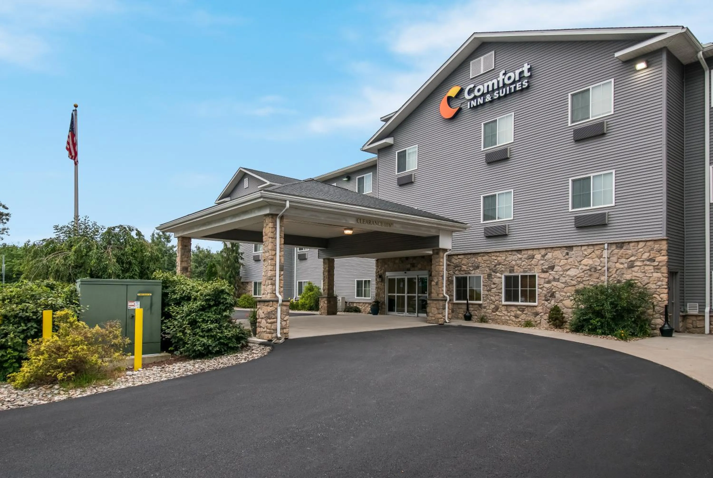 Property building in Comfort Inn & Suites Barnesville - Frackville