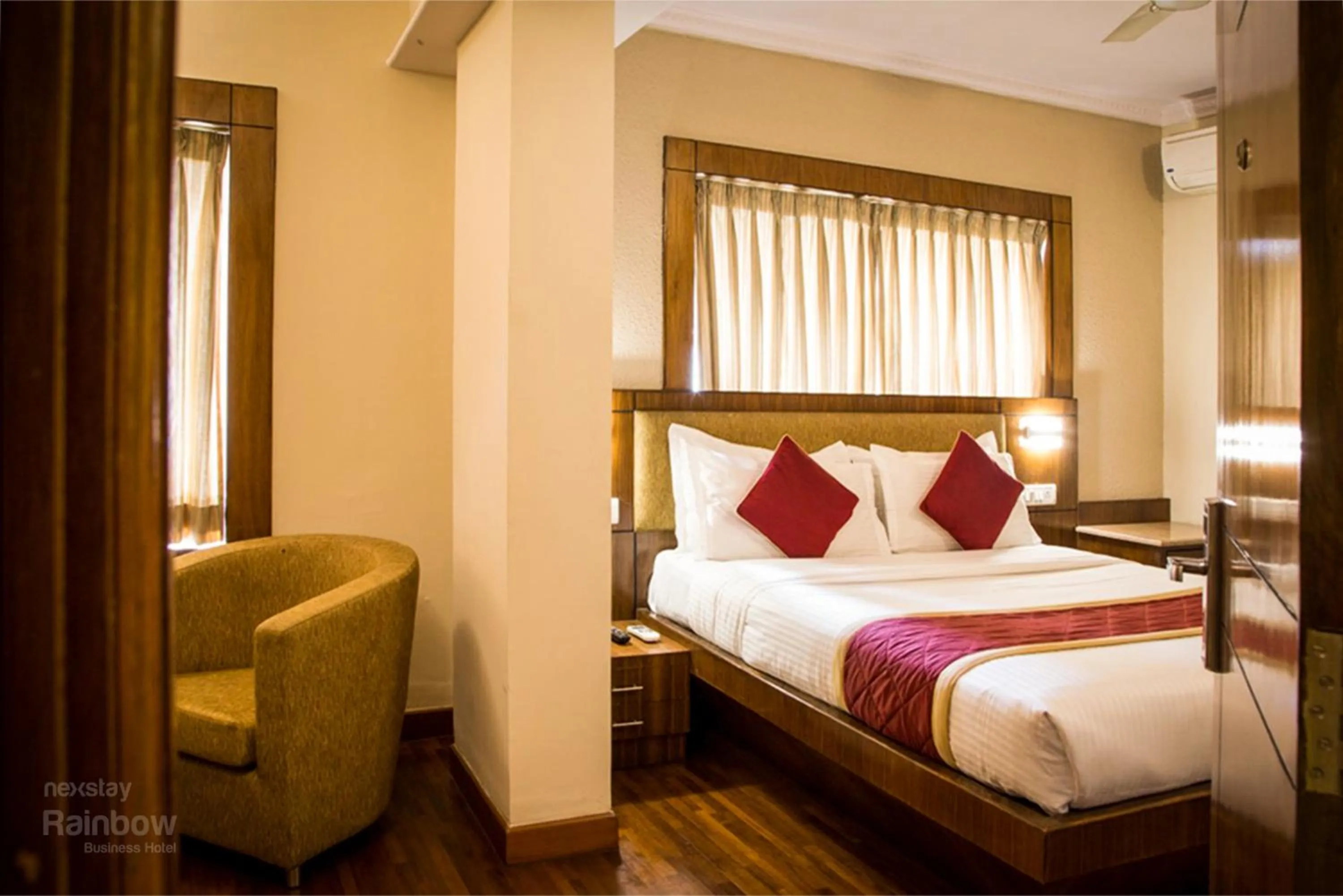 Bedroom, Bed in New Rainbow Business Hotel