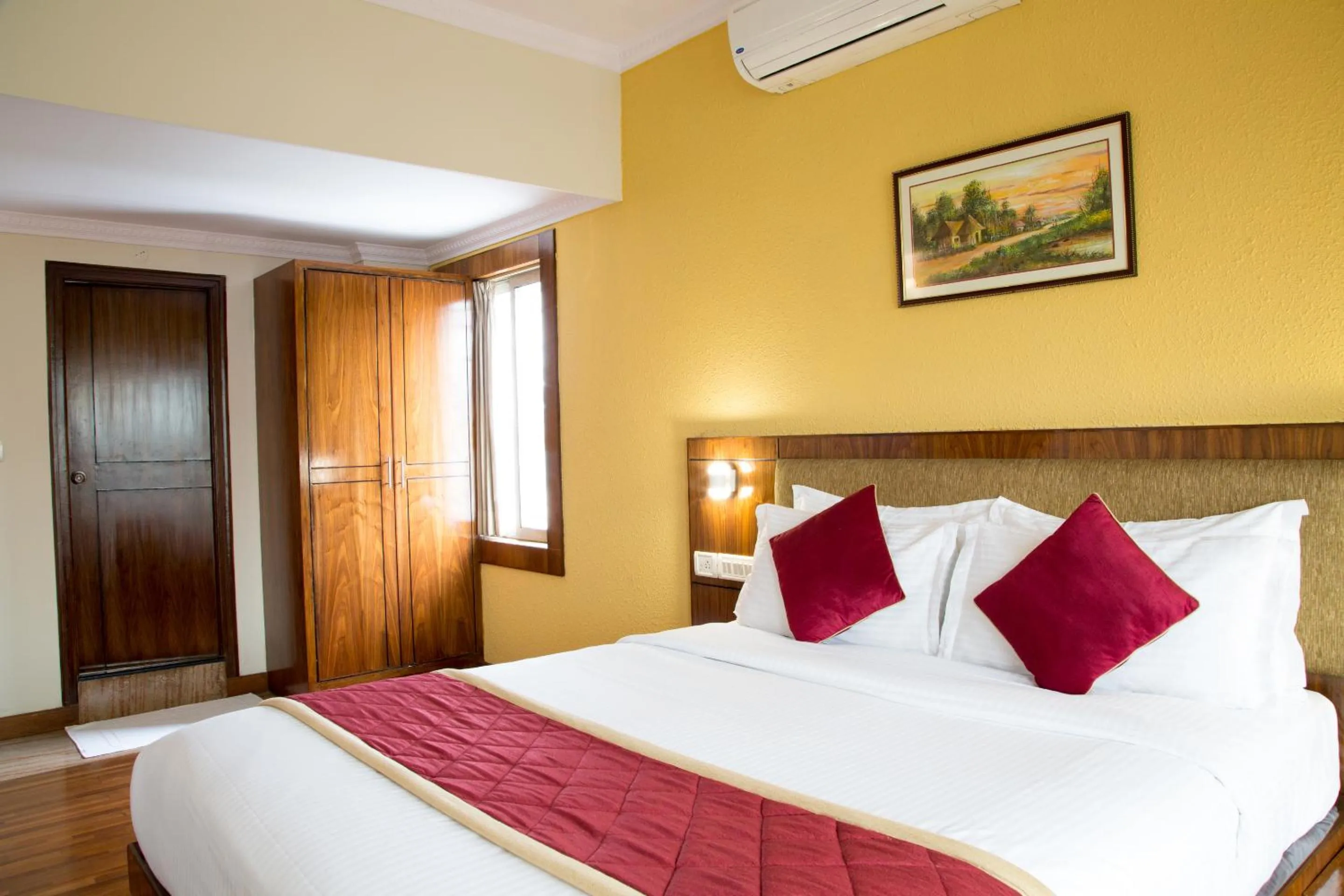 Bed in New Rainbow Business Hotel