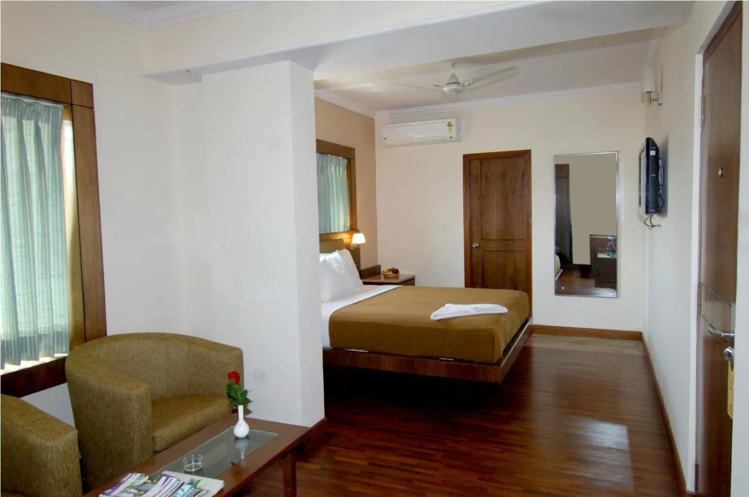 Bedroom, Bed in New Rainbow Business Hotel