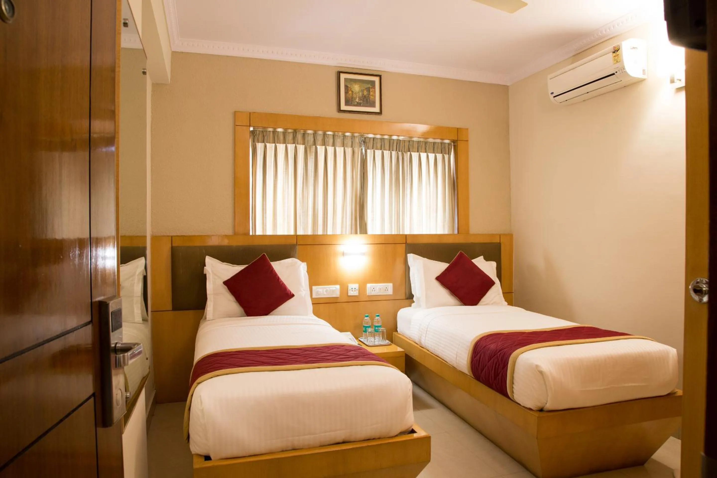 Bed in New Rainbow Business Hotel