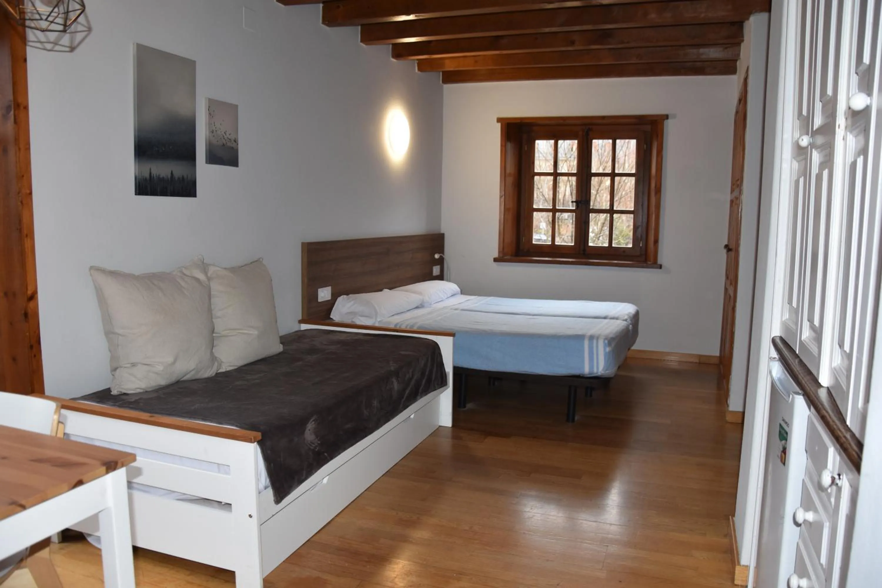 Photo of the whole room, Bed in SNÖ Vall de Boí