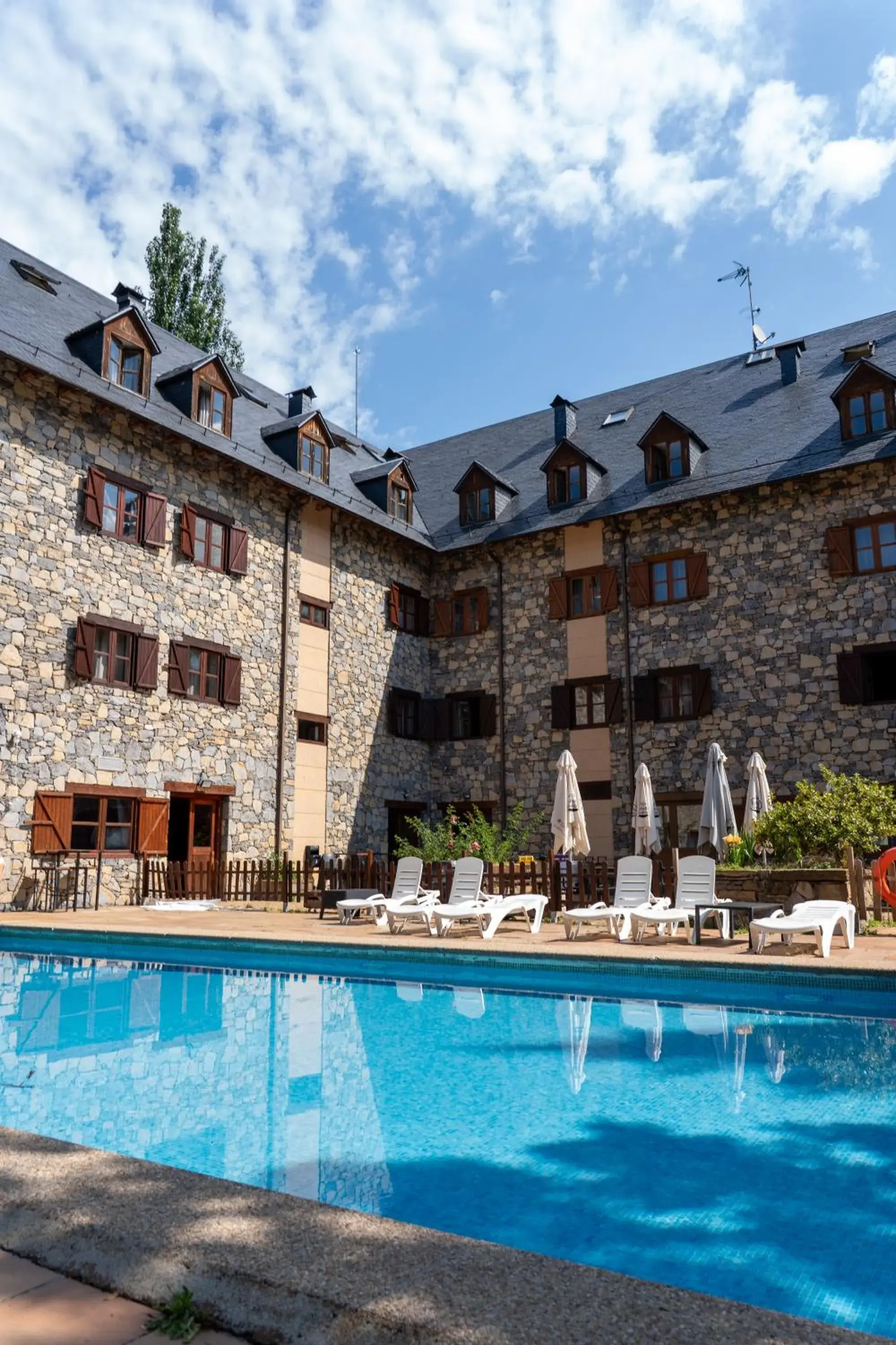 Swimming pool in SNÖ Vall de Boí Swimming pool in SNÖ Vall de Boí
