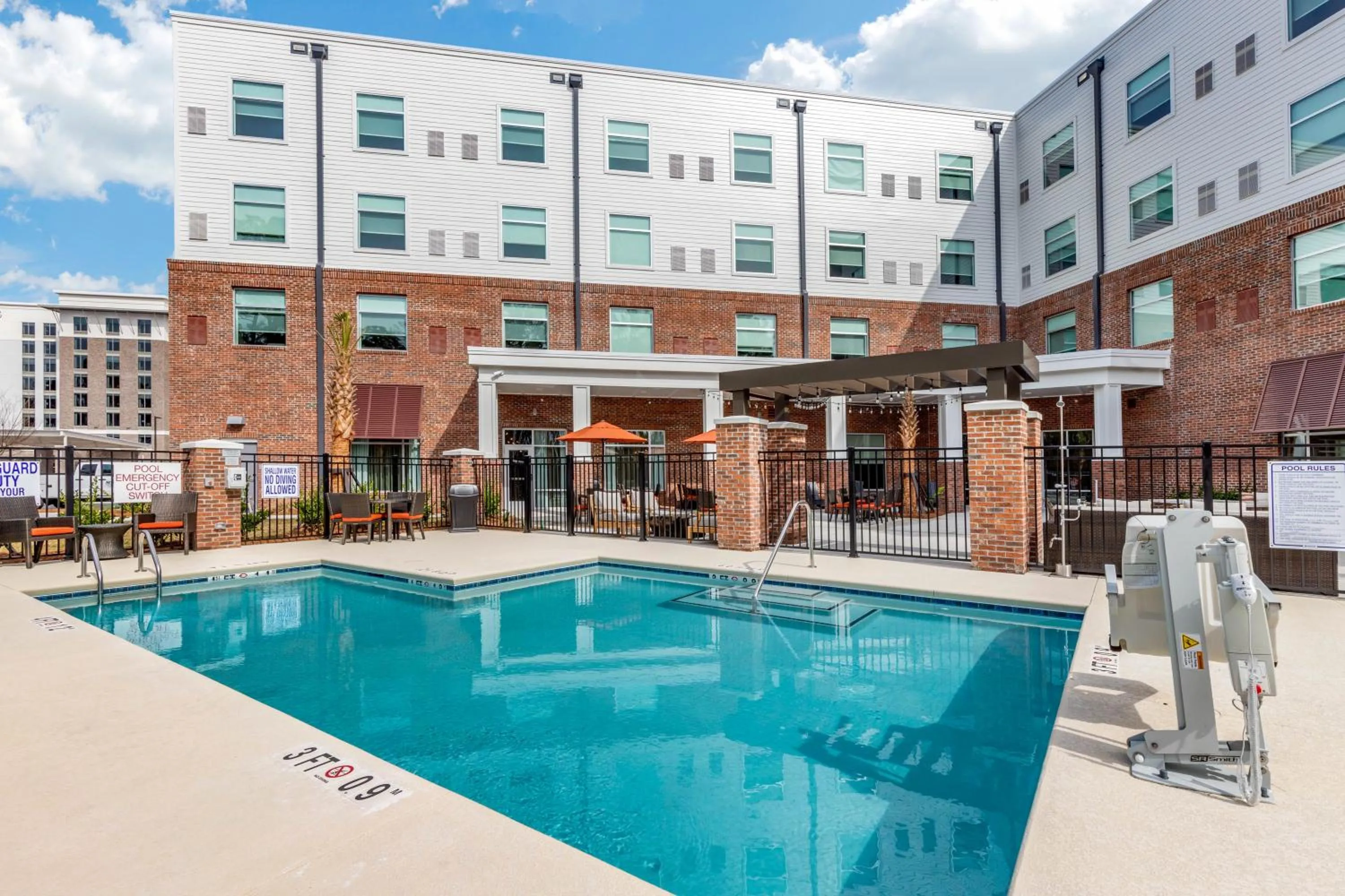 Swimming pool in DoubleTree by Hilton Summerville Nexton