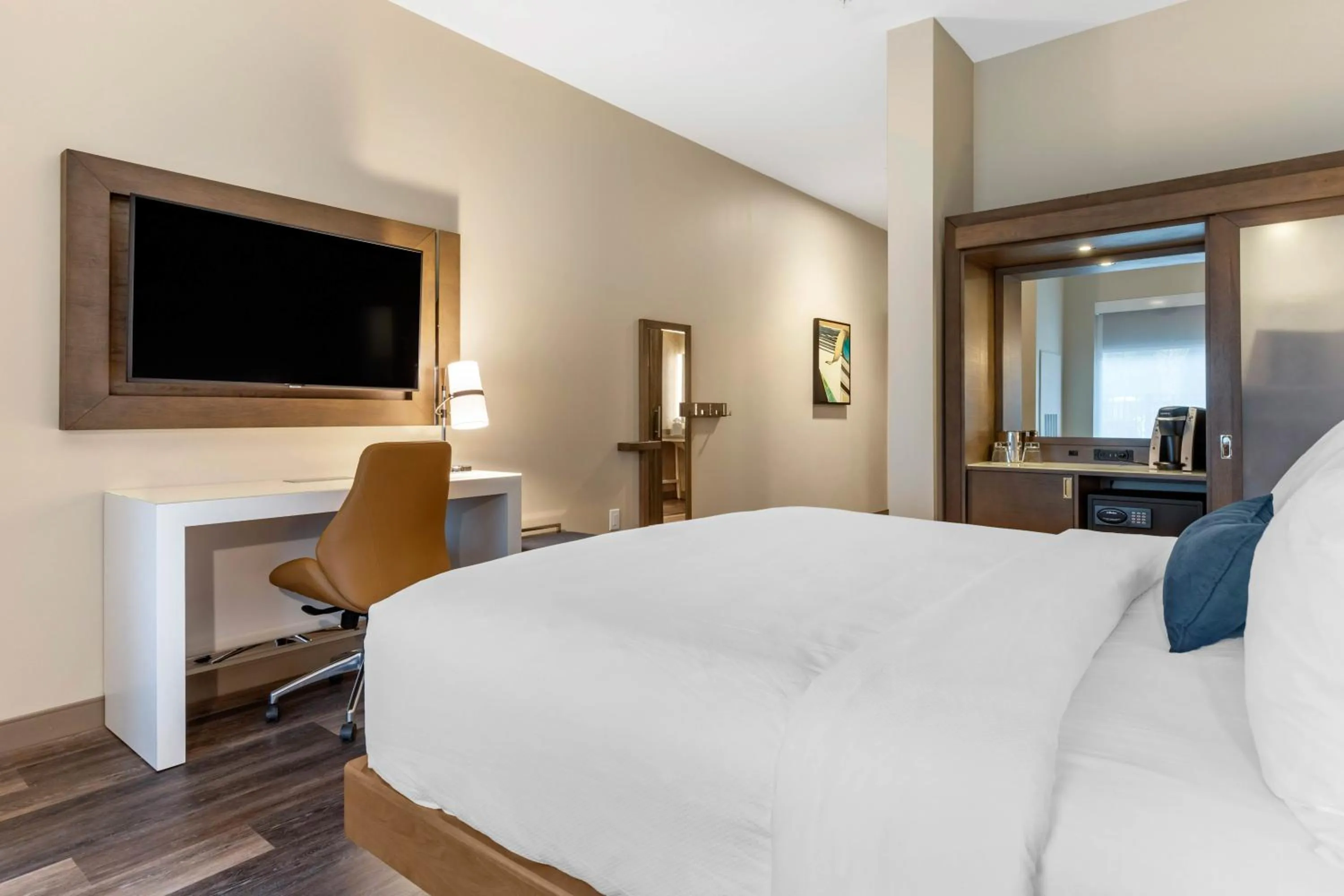 Bed in DoubleTree by Hilton Summerville Nexton