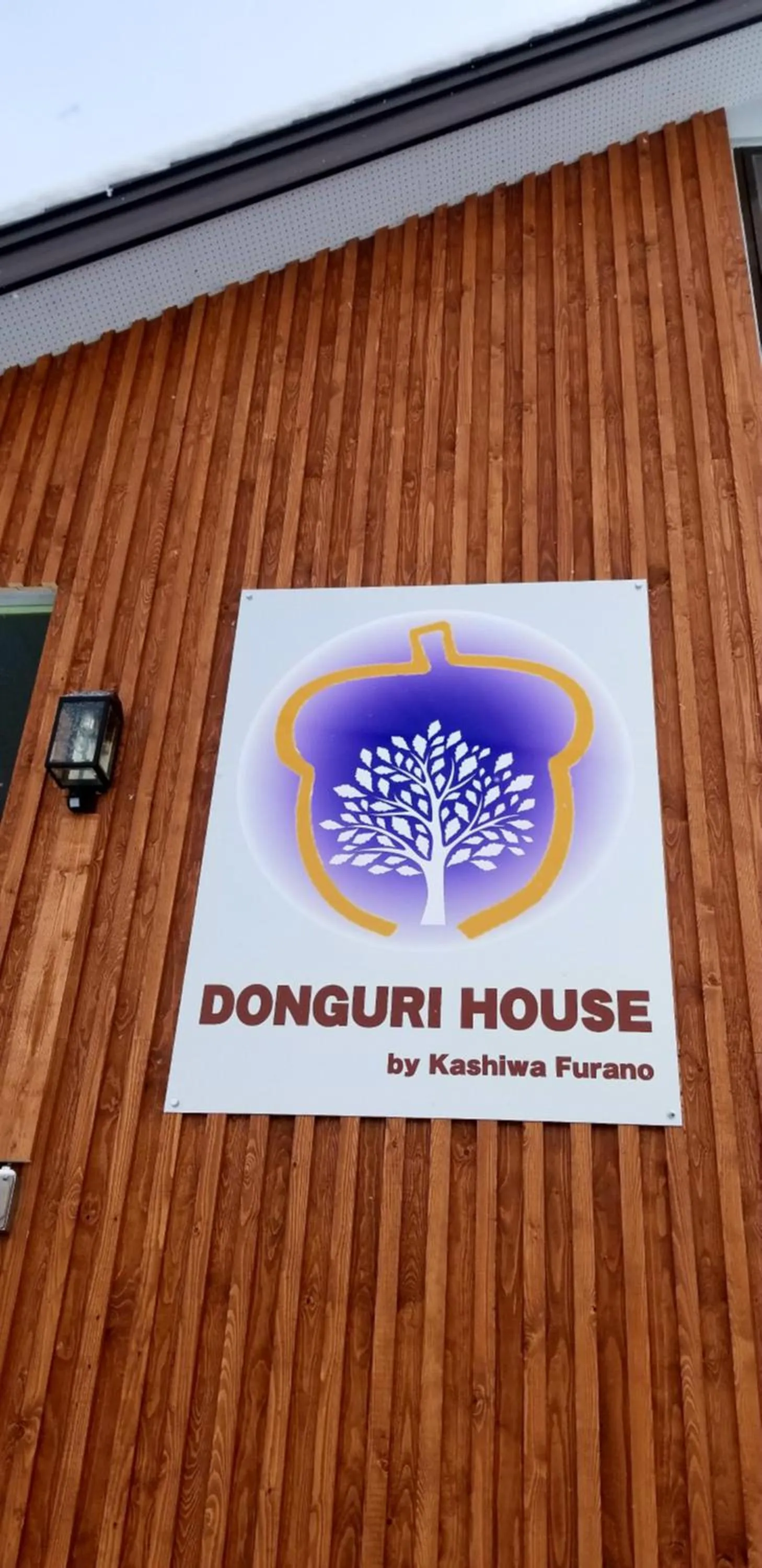 Property logo or sign in Donguri House