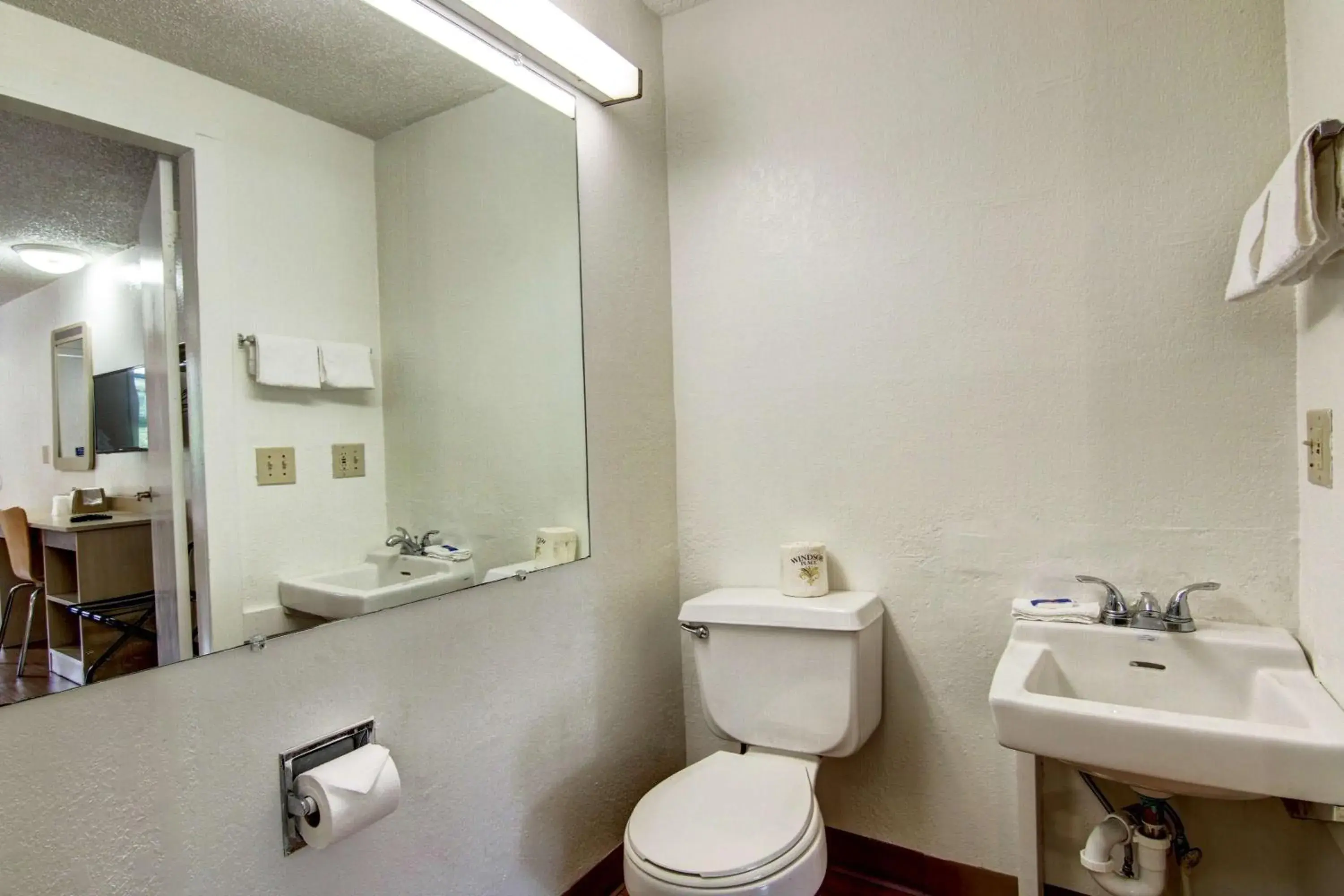 Toilet, Bathroom in Motel 6-Union City, GA - Atlanta Airport