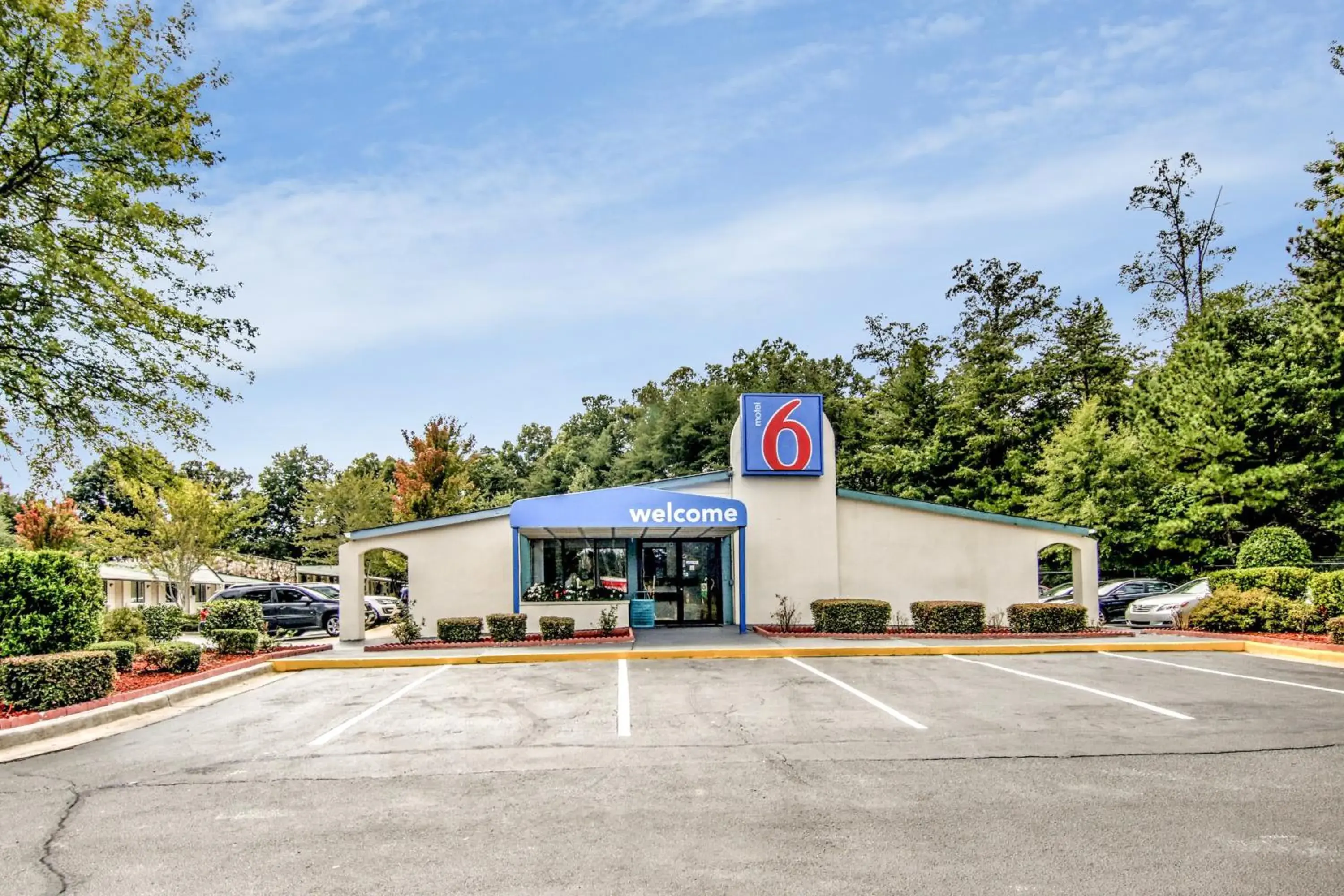 Facade/entrance, Property Building in Motel 6-Union City, GA - Atlanta Airport