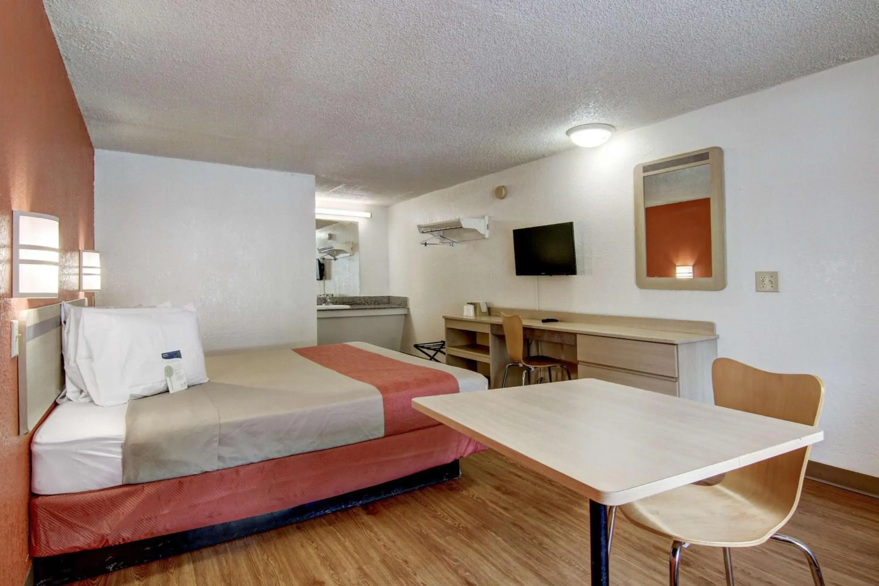 Photo of the whole room, Room Photo in Motel 6-Union City, GA - Atlanta Airport