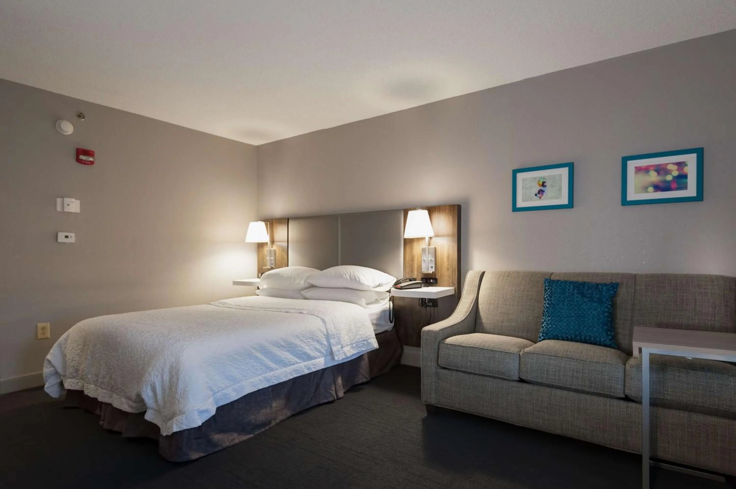 Bed in Hampton Inn East Windsor