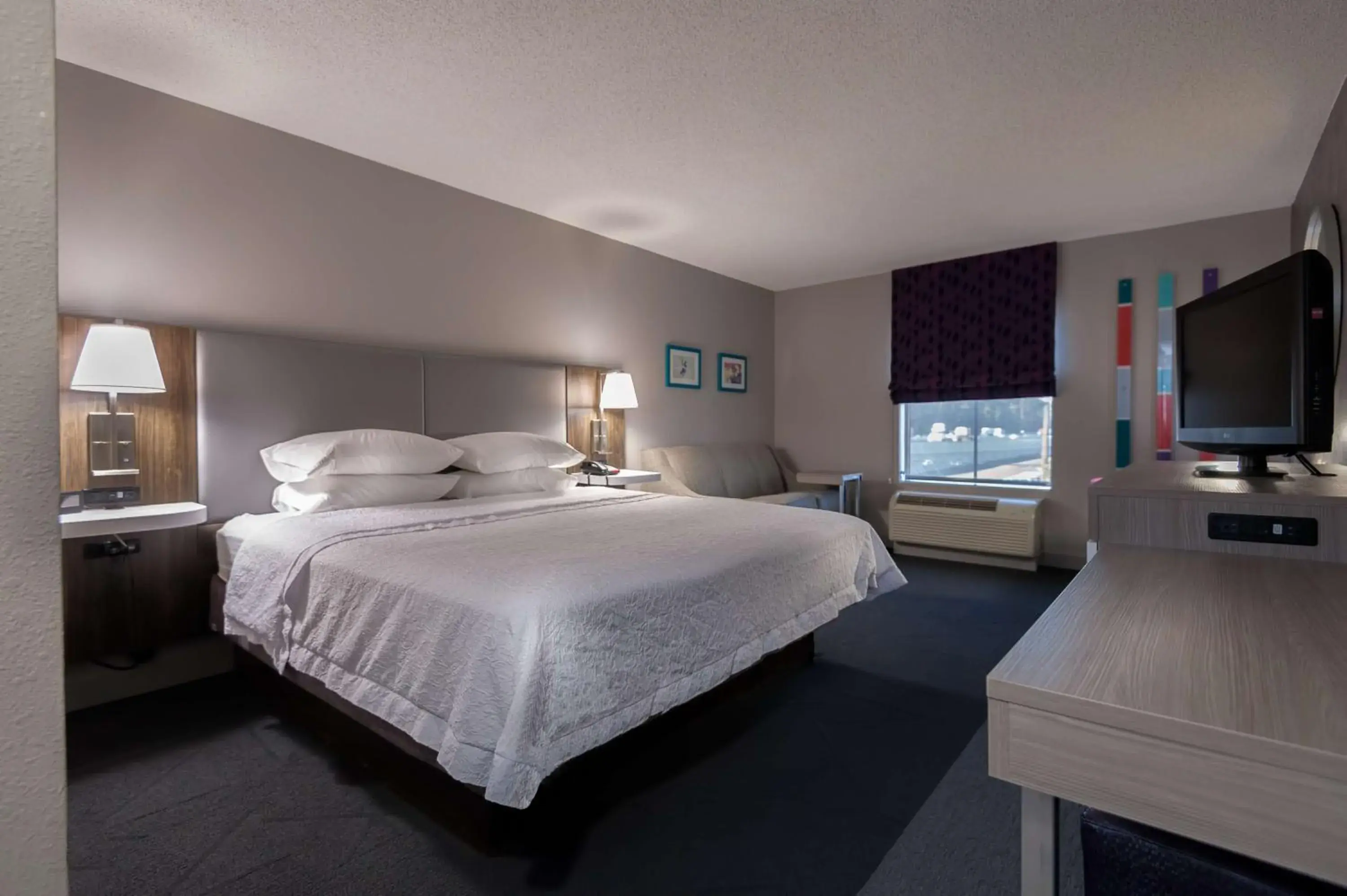 Bed in Hampton Inn East Windsor Bed in Hampton Inn East Windsor