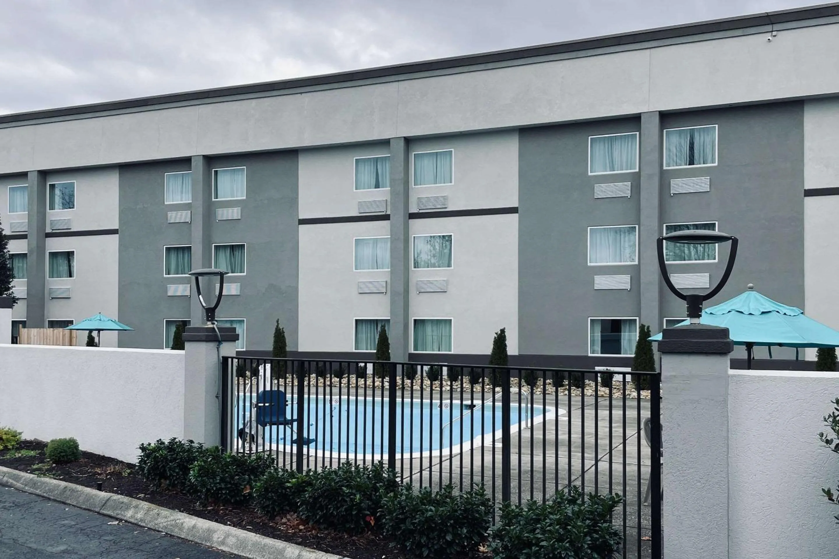 Swimming pool in Sleep Inn & Suites West Knoxville