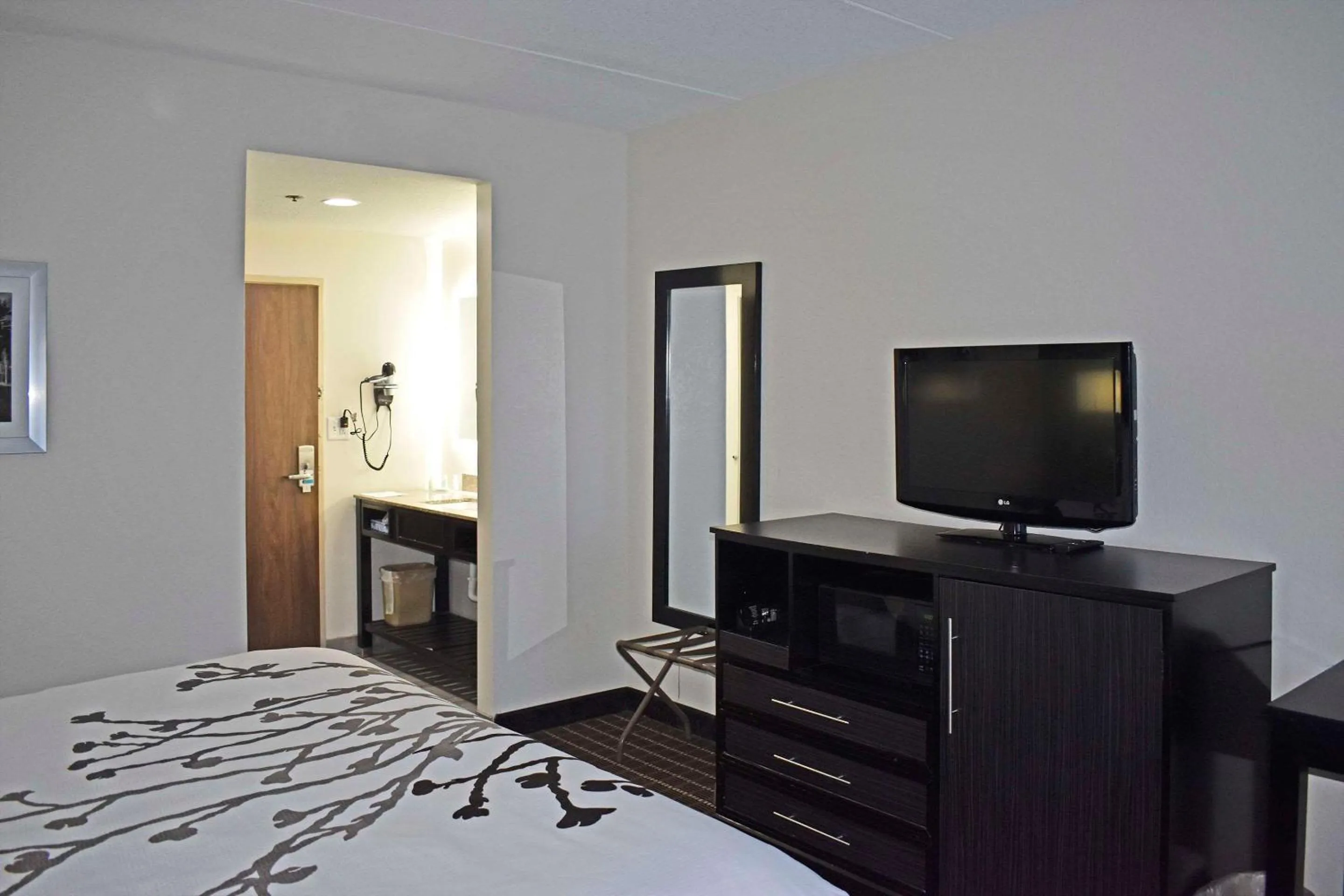 Bedroom, Bed in Sleep Inn & Suites West Knoxville