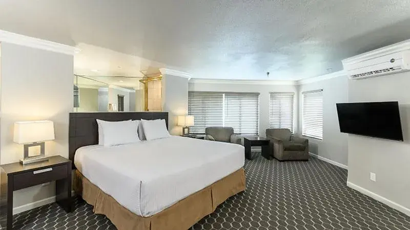 Bed in Alexis Park All Suite Resort Bed in Alexis Park All Suite Resort