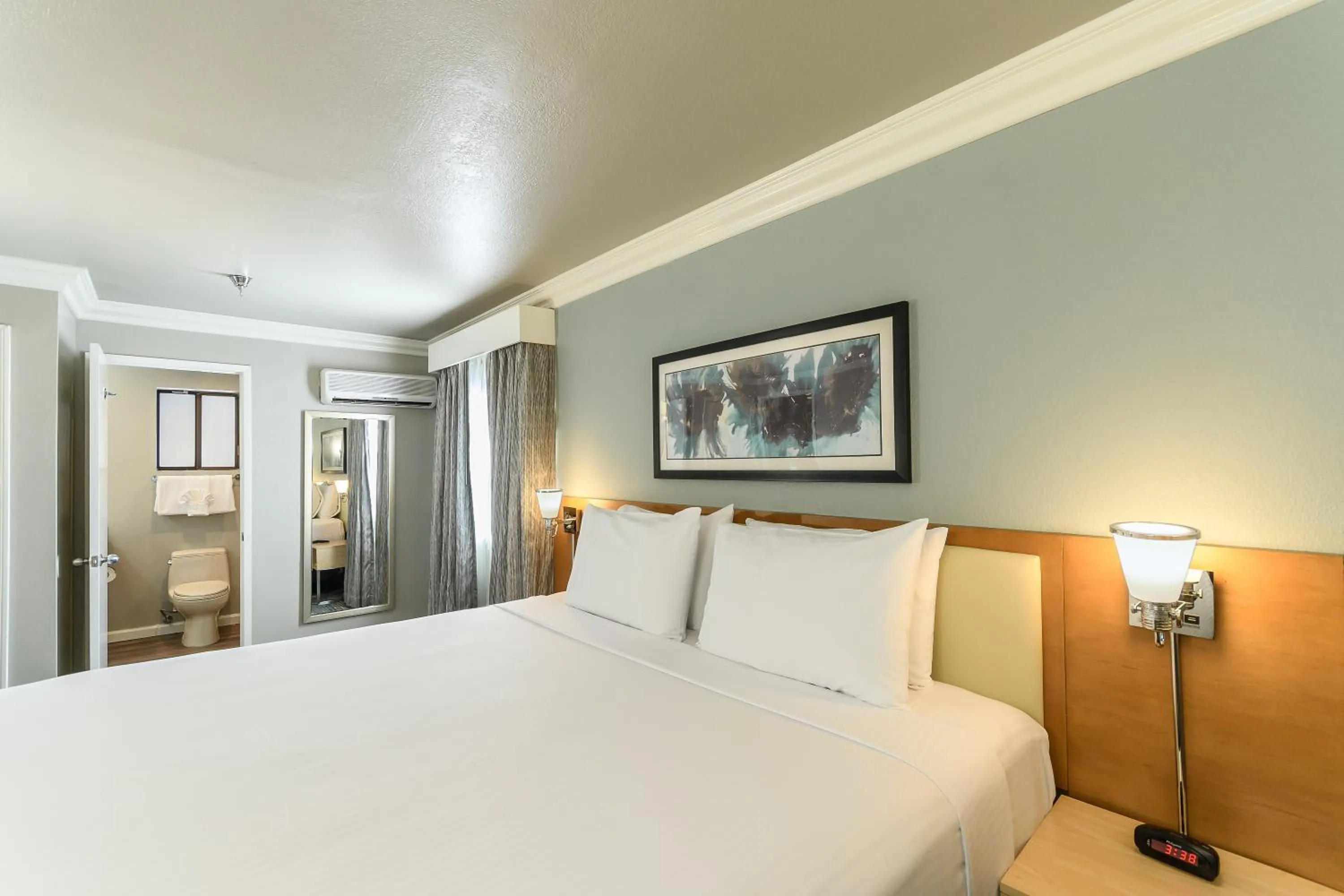 Bed in Alexis Park All Suite Resort