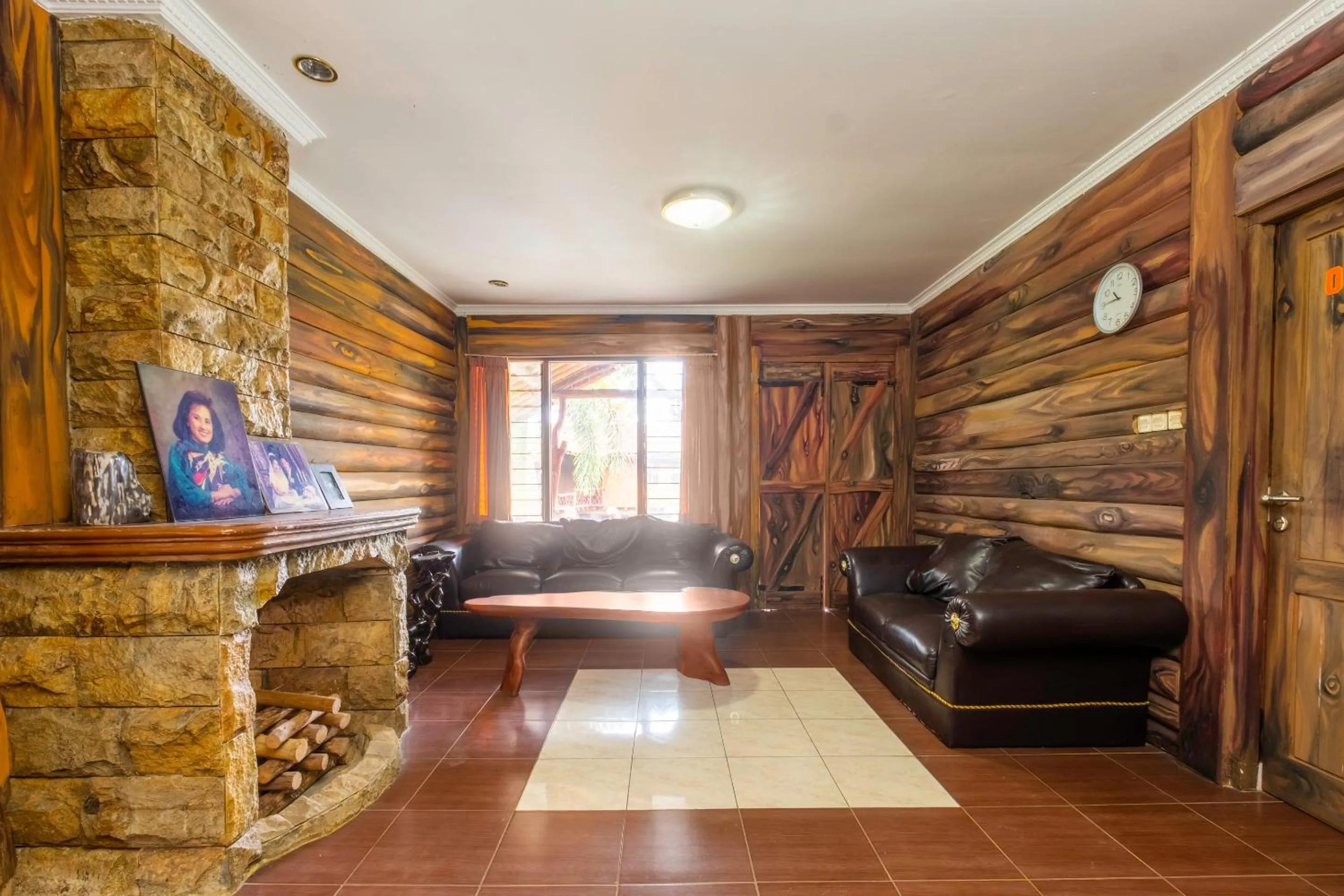 Bedroom in OYO 2278 Cikidang Hunting Resort