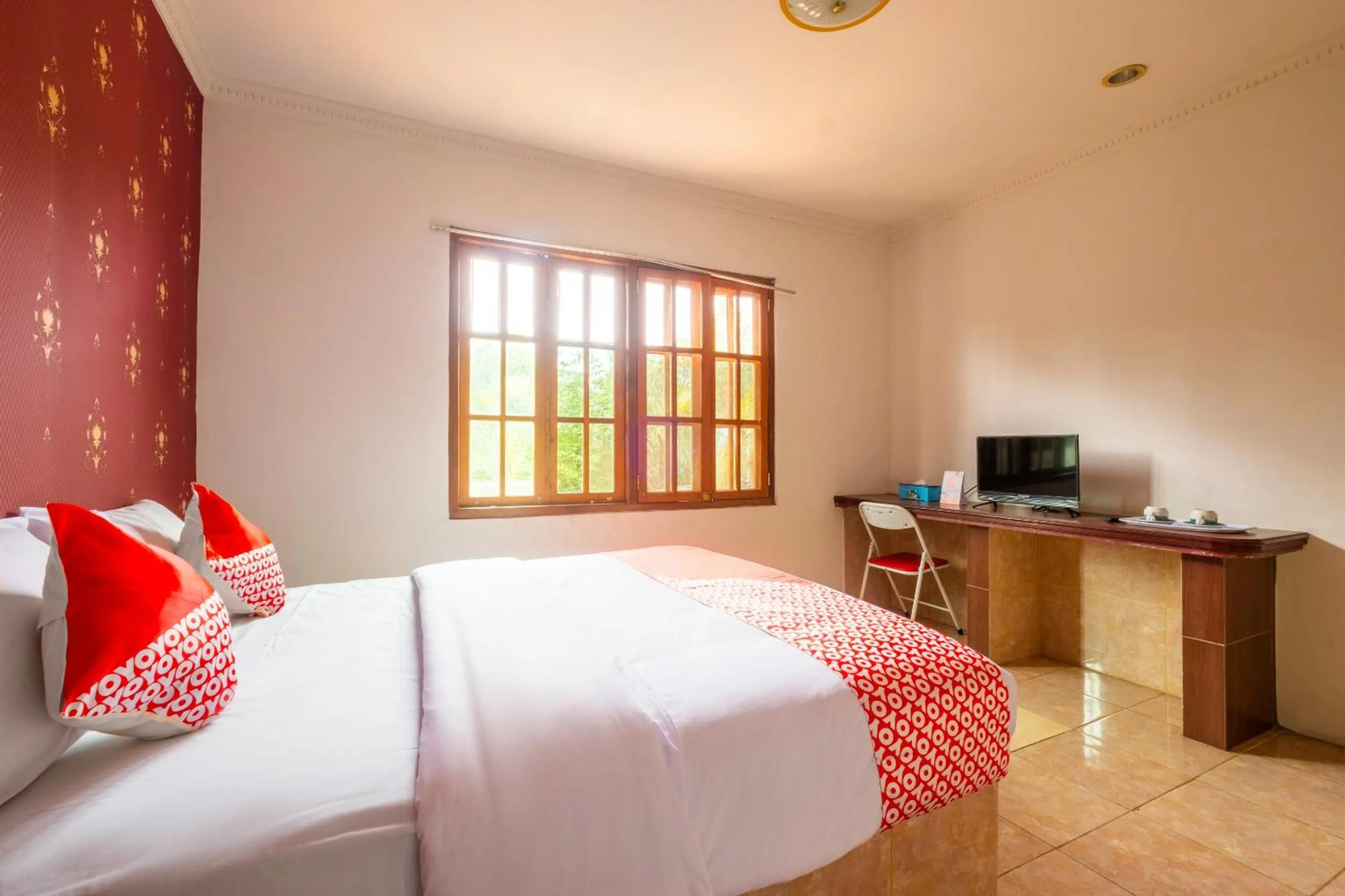 Bedroom, Bed in OYO 2278 Cikidang Hunting Resort