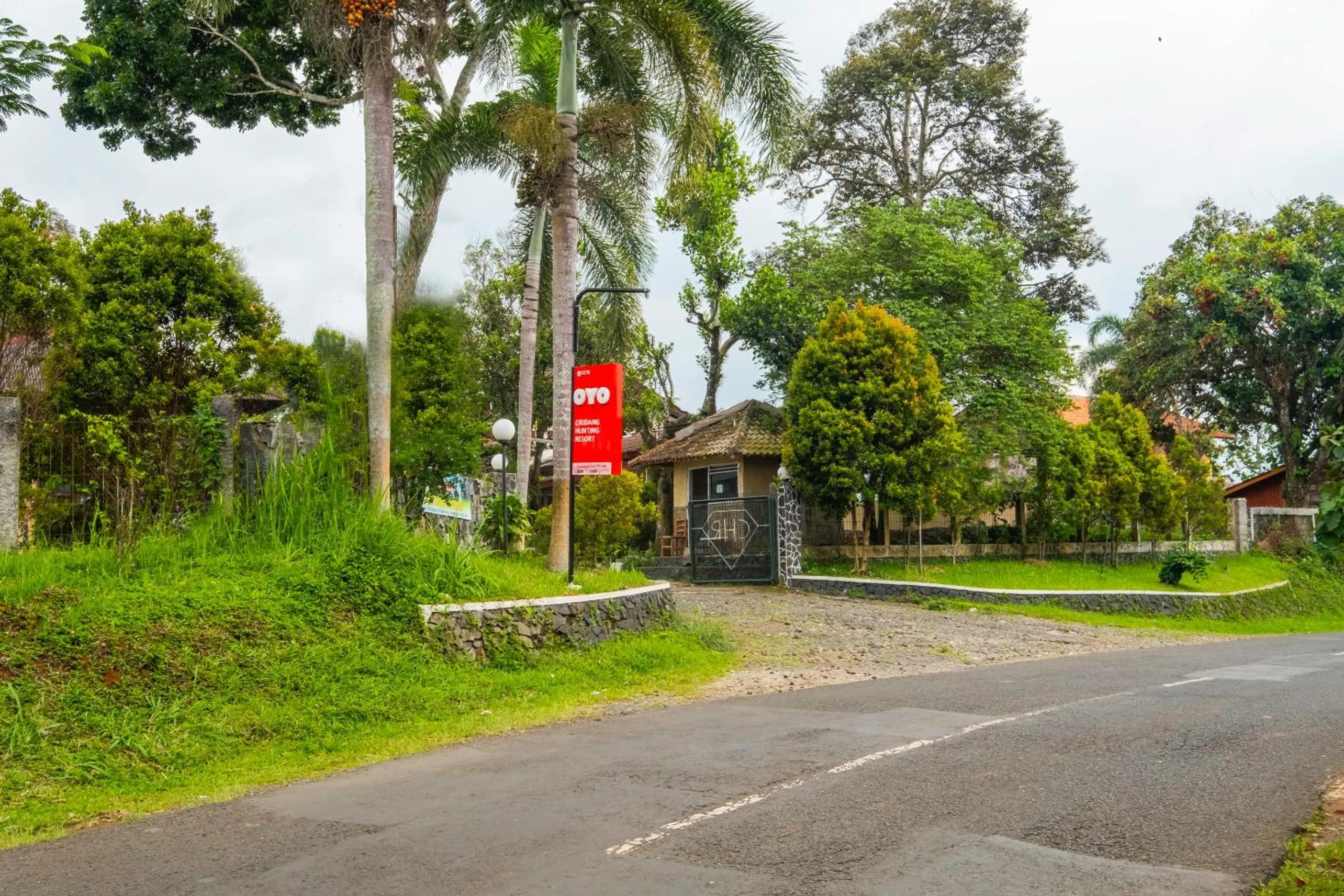 Facade/entrance in OYO 2278 Cikidang Hunting Resort