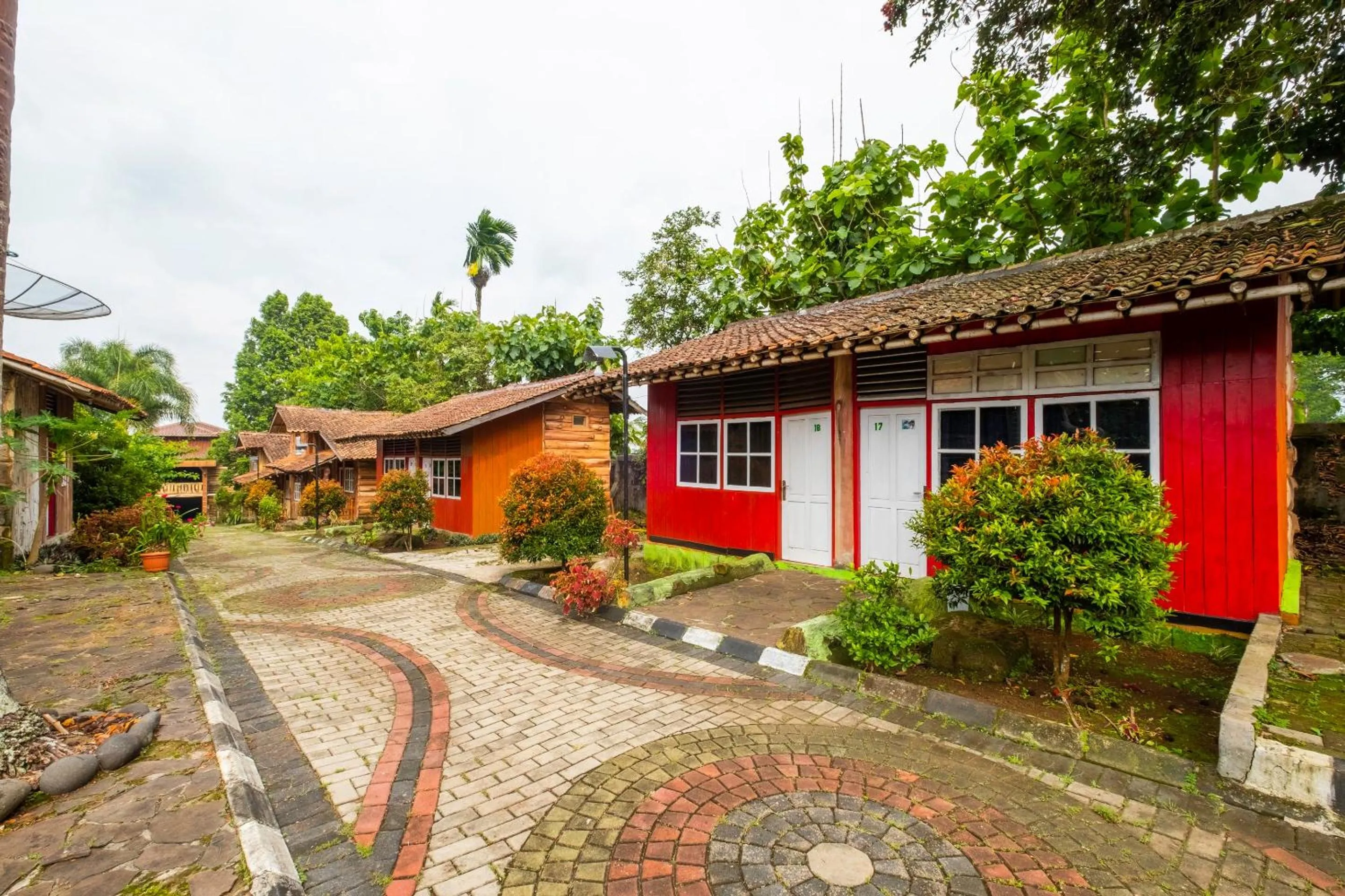 Lobby or reception in OYO 2278 Cikidang Hunting Resort